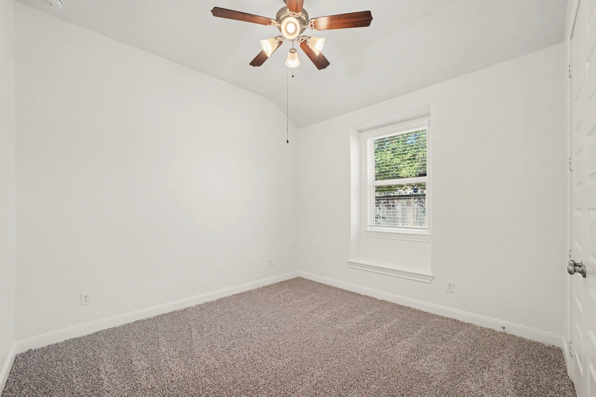 Guest Bedroom 1 with newly installed carpet