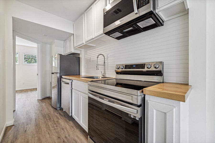Property photo for 1011 W 10th Street, #5, Houston, TX