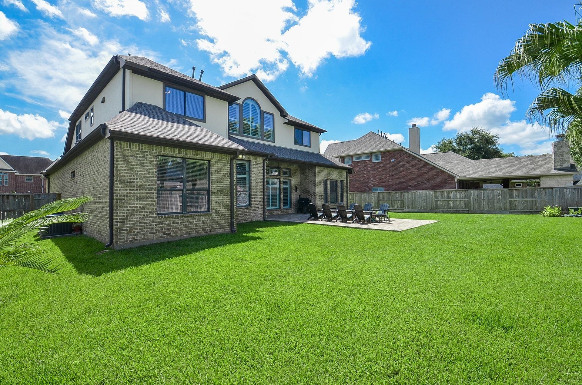 2015 Shadow Bend Drive, Sugar Land, TX 77479 Create your own space. You have a large pallet to build your dream pool. And add a trampoline, playscape, volleyball court ... or there is space for all of it!