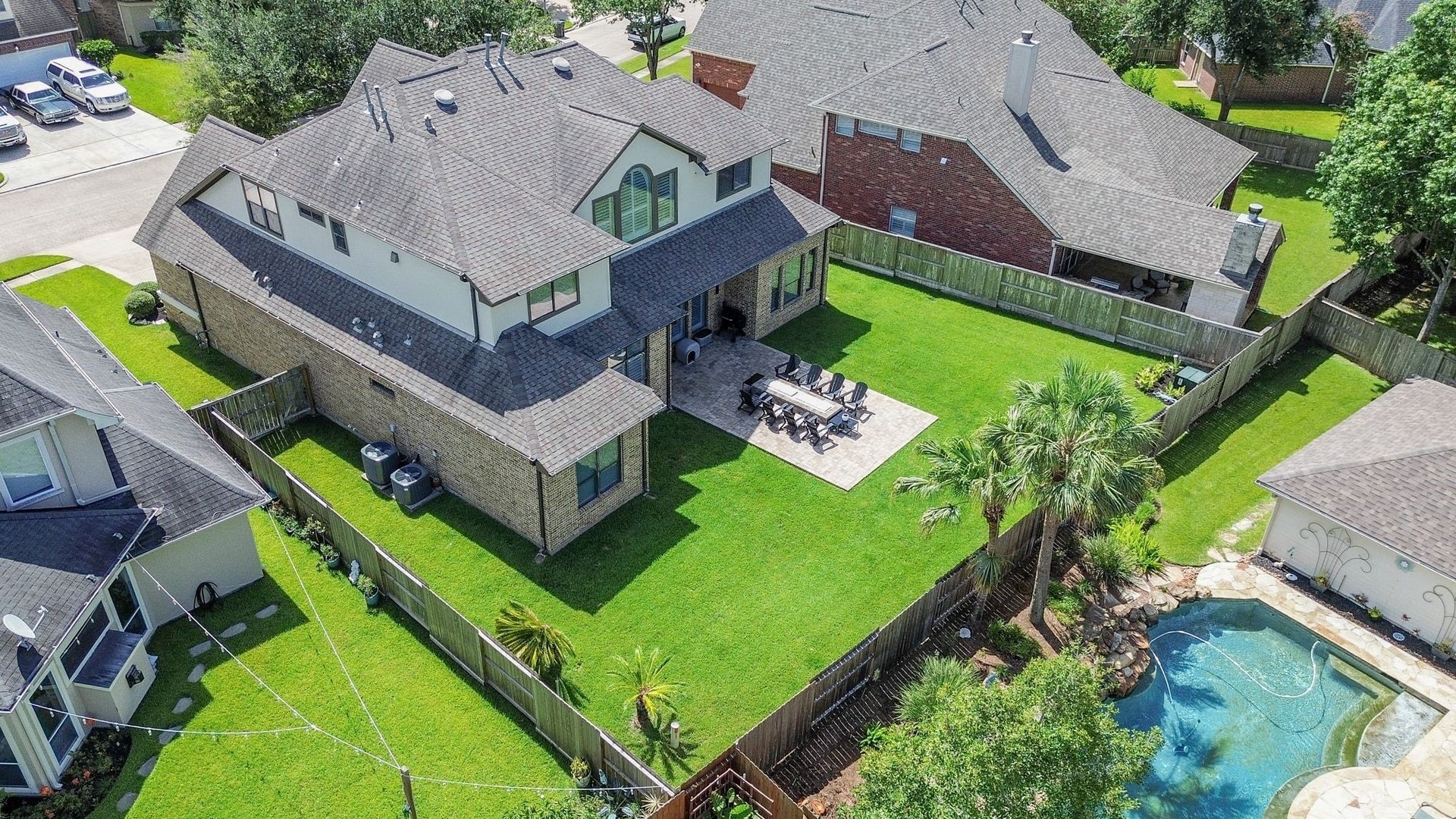 2015 Shadow Bend Drive, Sugar Land, TX 77479 Texas sized lot just shy of a 1/4 acre. WOW. New roof 2021