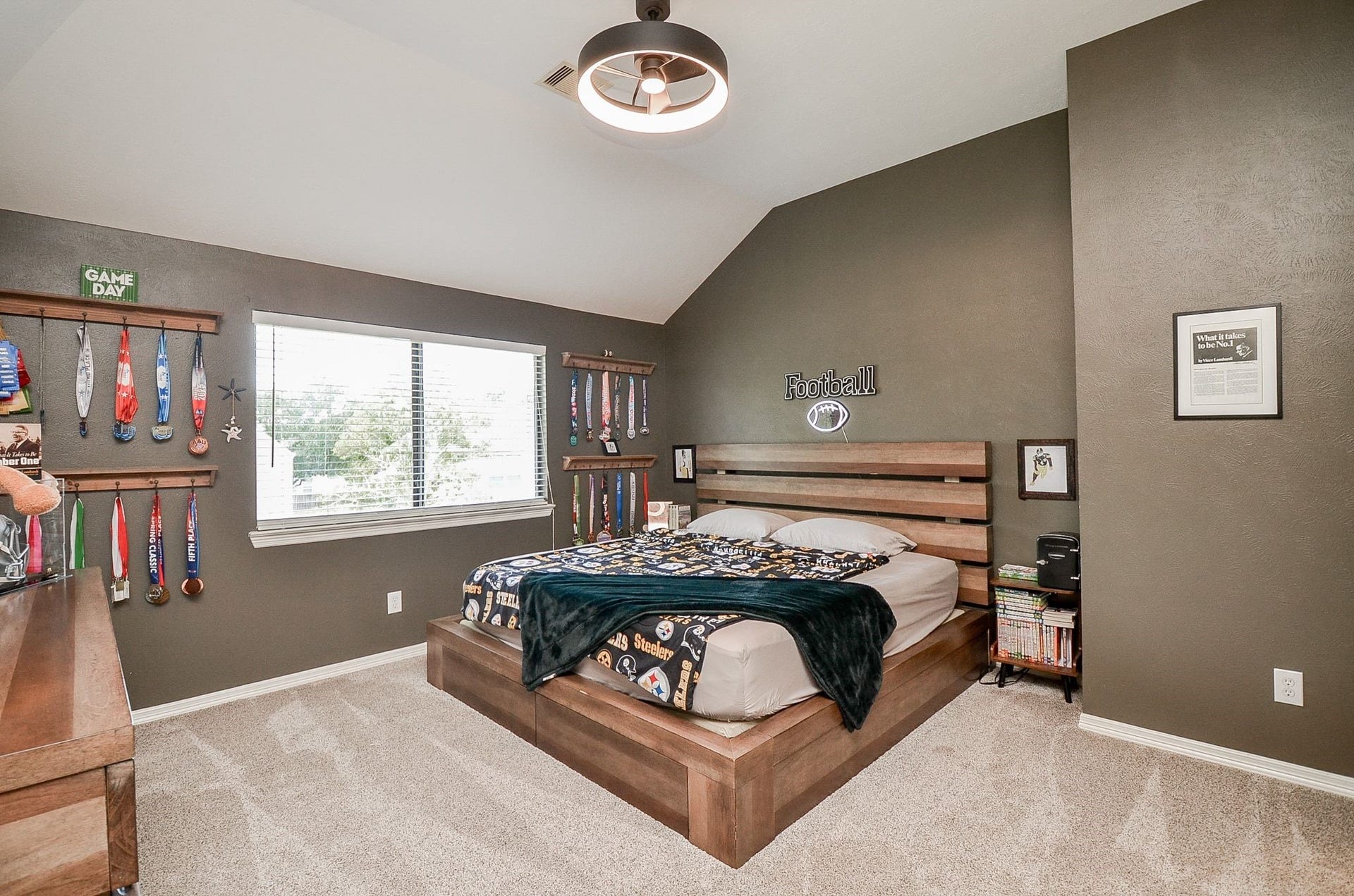 2015 Shadow Bend Drive, Sugar Land, TX 77479 Bedroom 3 upstairs with new carpet and attached bathroom.