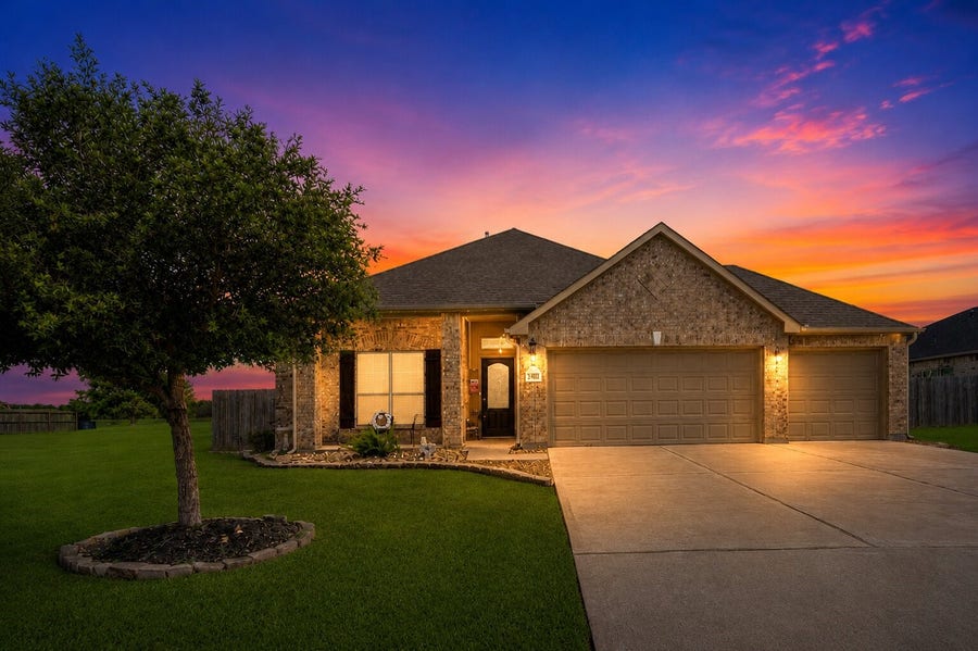 Property photo for 546 Green Meadows Drive, West Columbia, TX