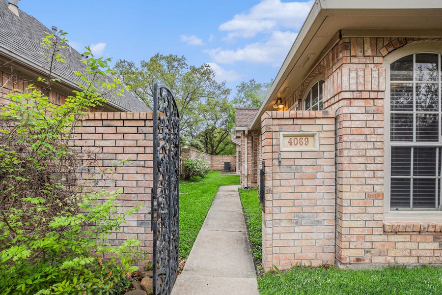 Property photo for 4069 Heathersage Drive, Houston, TX