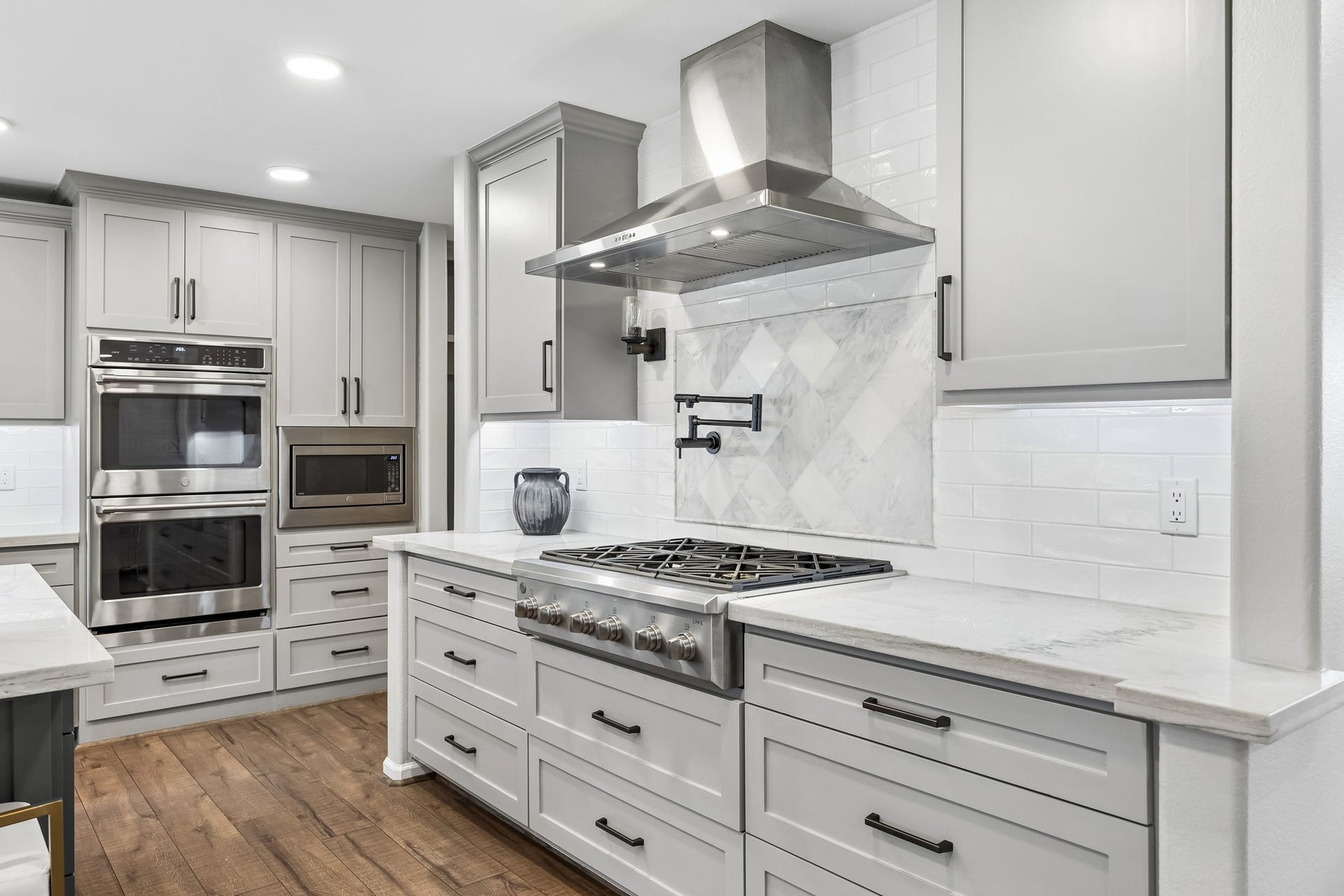 1022 Martin Street, Houston, TX 77018 The chef's quality gas stove is flanked by sconces and boasts a powerful vent hood.