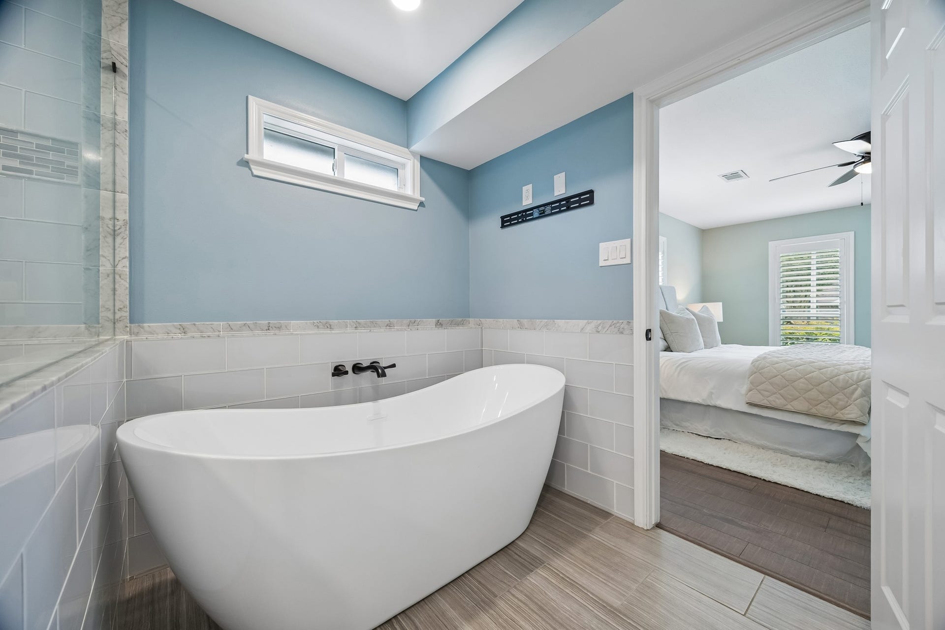1022 Martin Street, Houston, TX 77018 Hang a TV and watch your show from the tub!