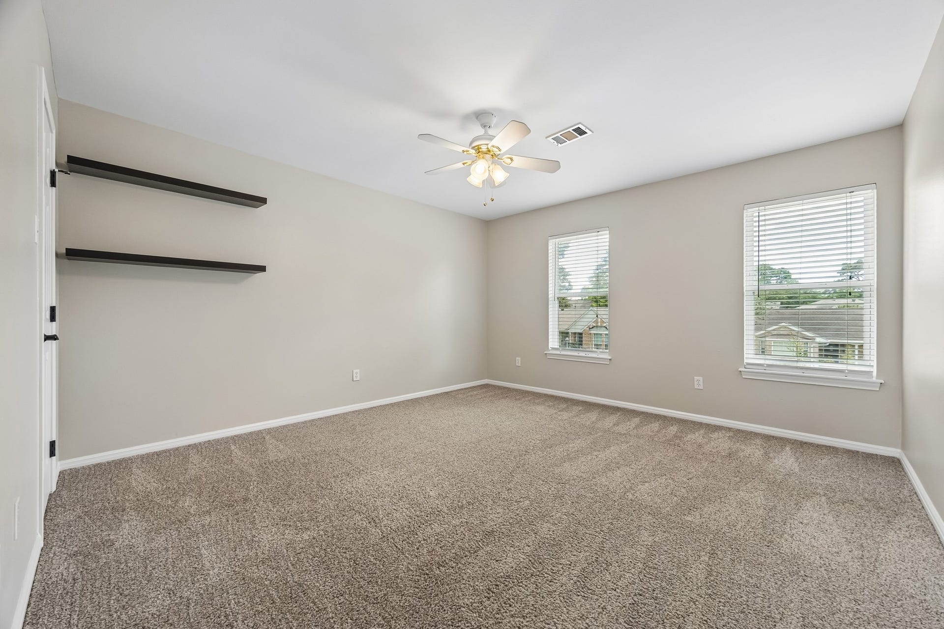 1022 Martin Street, Houston, TX 77018 Upstairs you will find four large bedrooms with big closets.