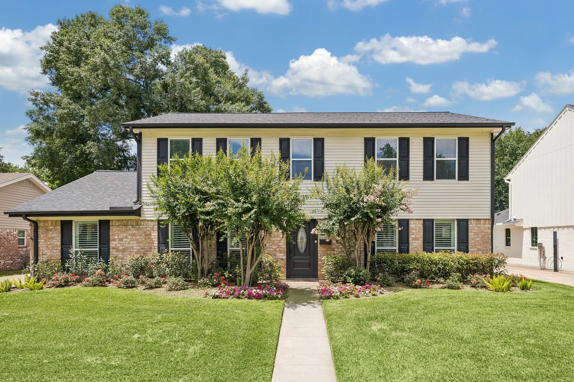 1022 Martin Street, Houston, TX 77018 Mid century traditional lines with beautiful landscaping greet visitors.
