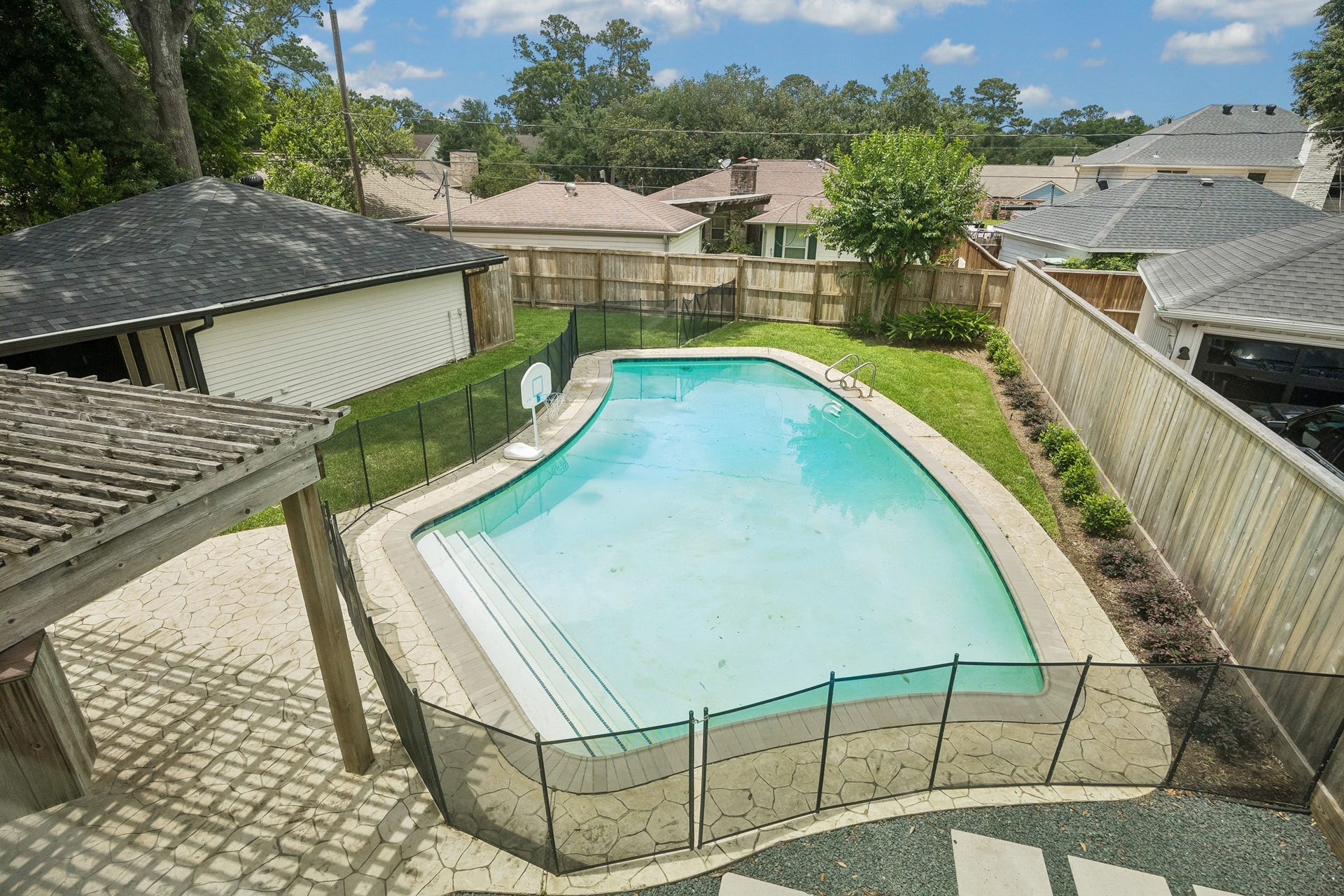1022 Martin Street, Houston, TX 77018 The oversized back yard with lovely landscaping.
