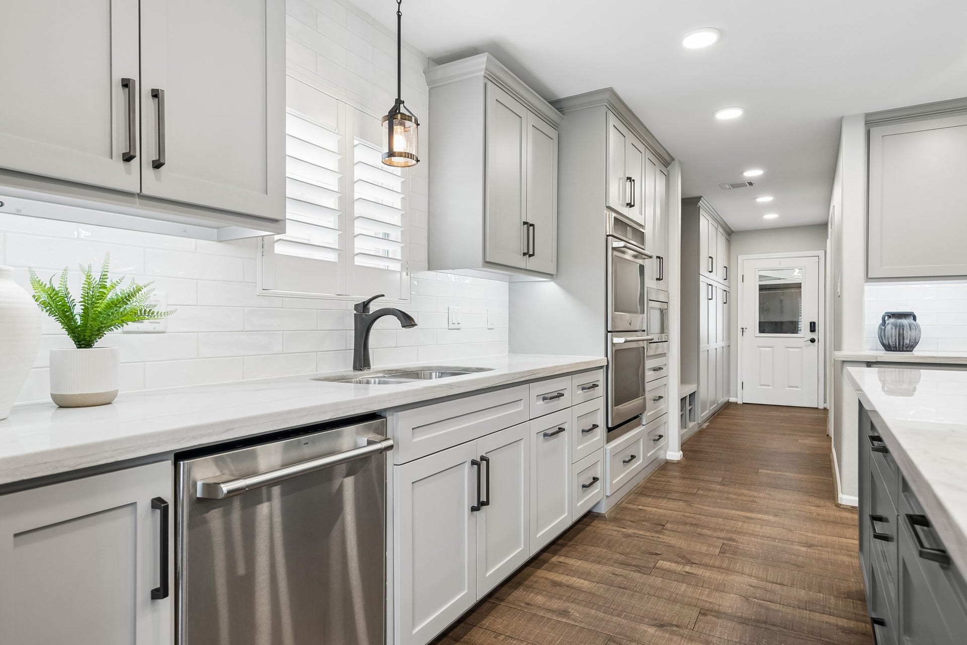 1022 Martin Street, Houston, TX 77018 Serene greys, whites and blues make a lovely kitchen.