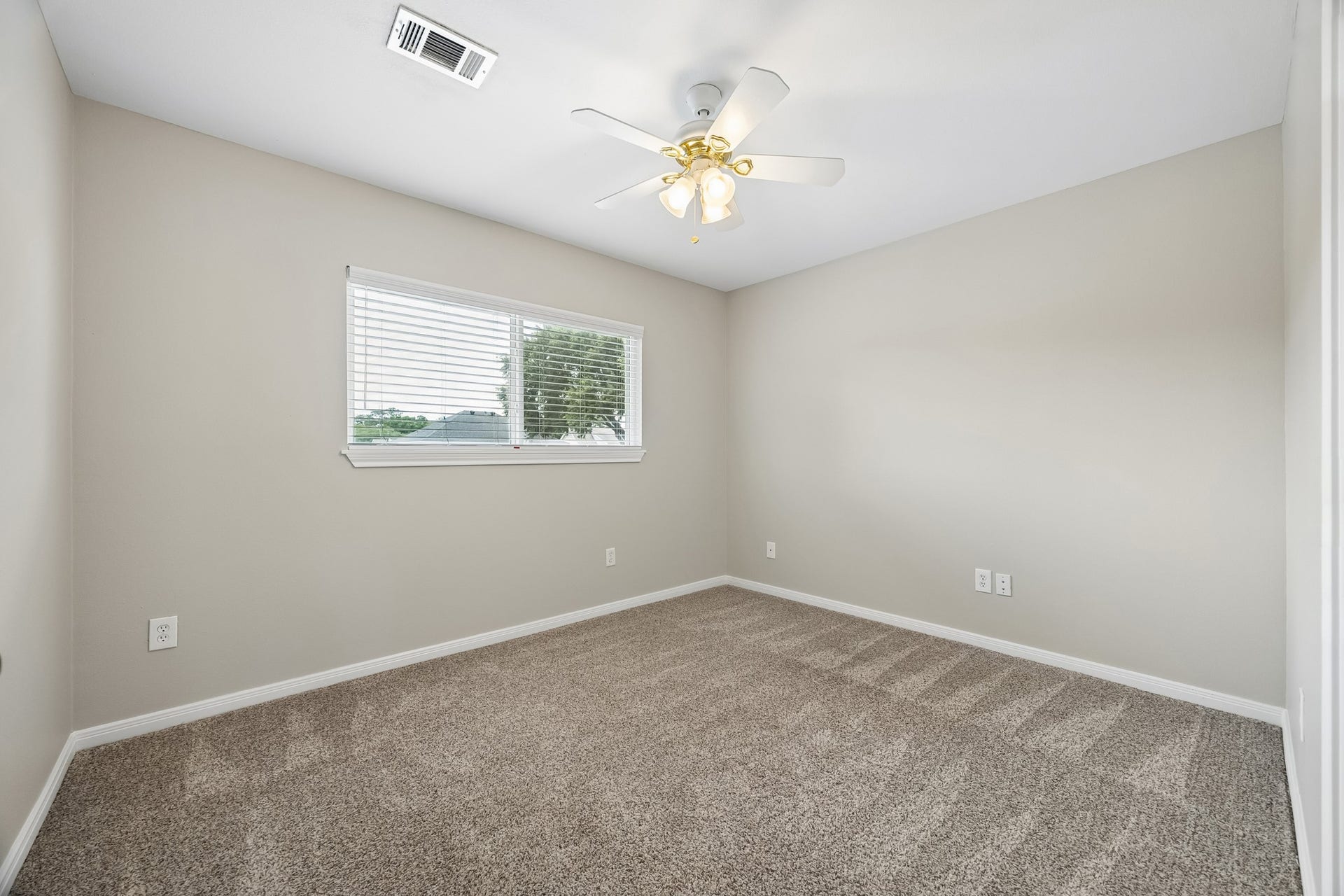1022 Martin Street, Houston, TX 77018 Fourth bedroom with window overlooking the back yard.
