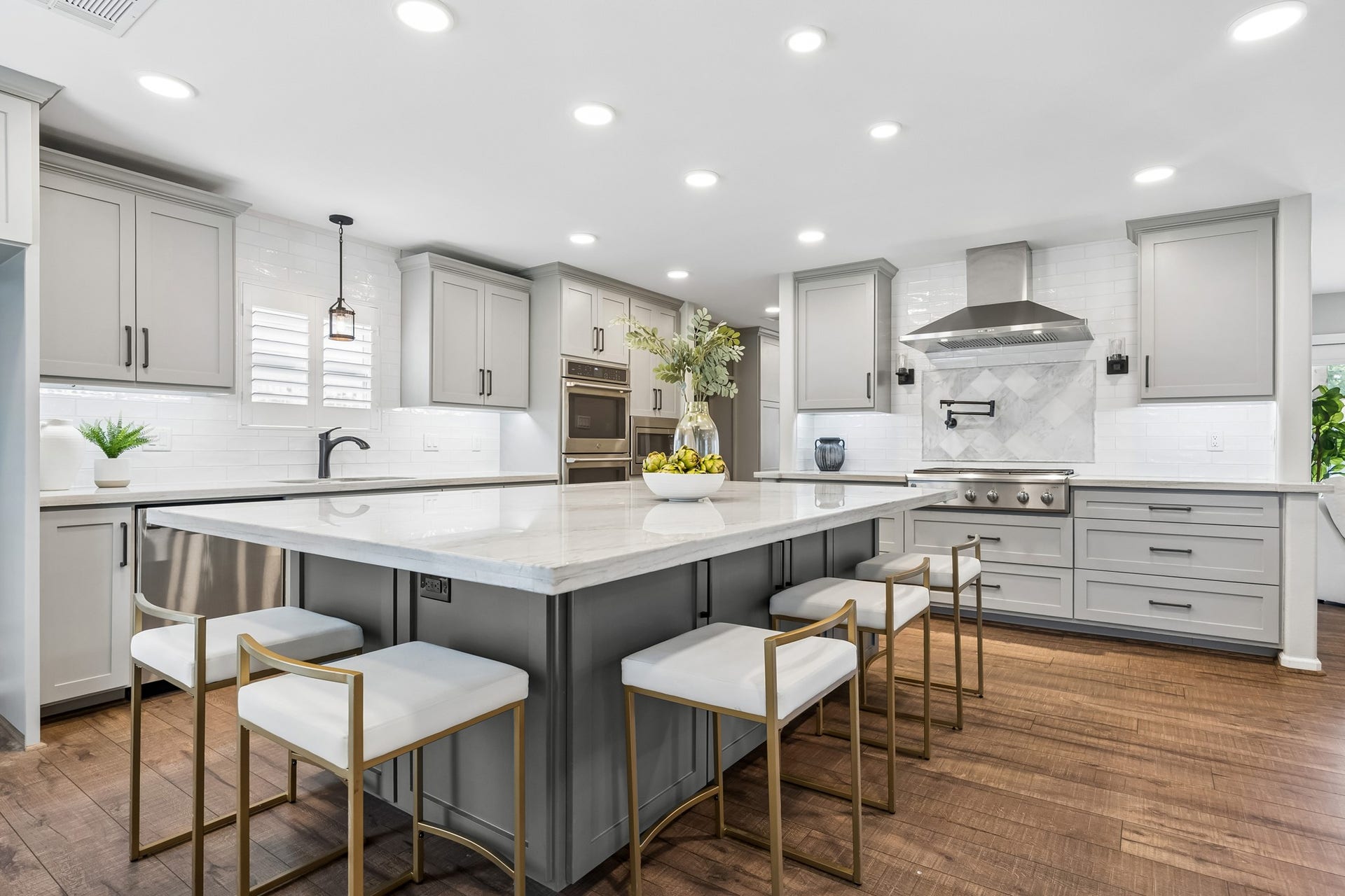 1022 Martin Street, Houston, TX 77018 What a gorgeous kitchen, plenty of island seating on the oversized island, pot filler, trash drawer, double ovens, counter to ceiling tile details.