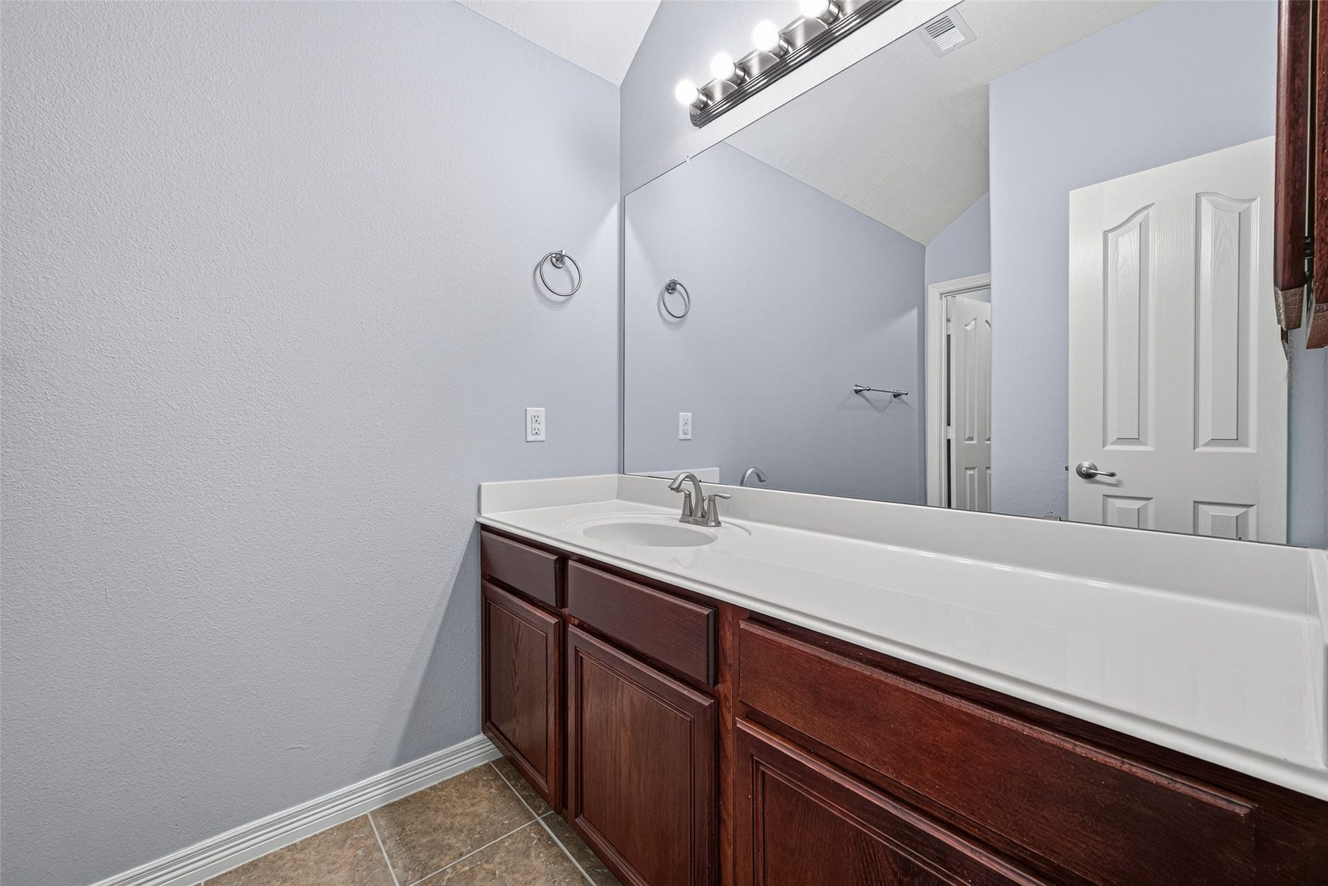 8910 Minola Oaks Drive, Houston, TX 77064 Primary bath.