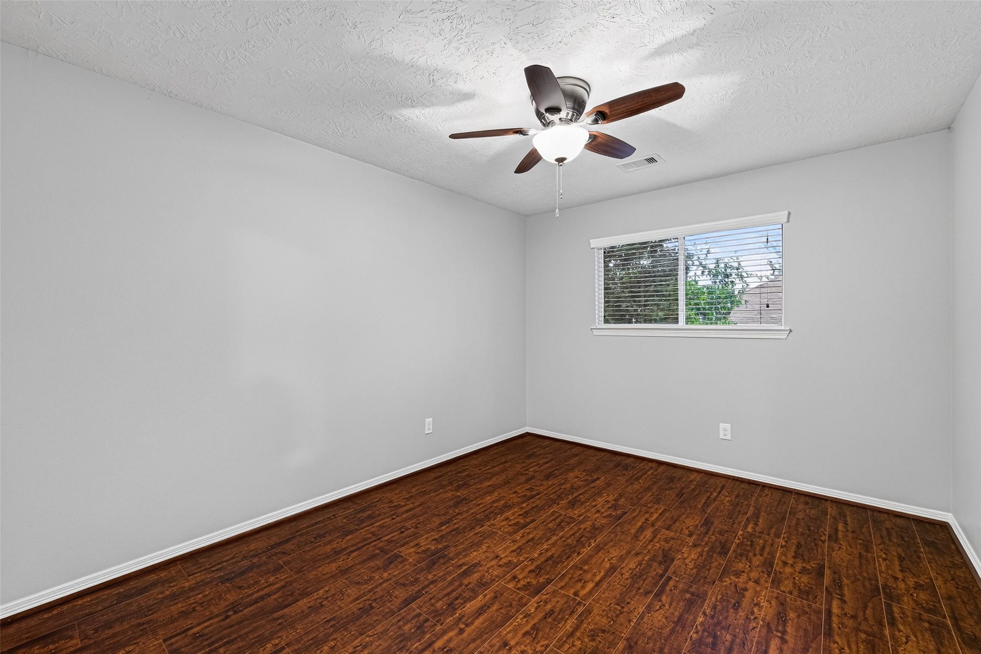 8910 Minola Oaks Drive, Houston, TX 77064 Upstairs bedroom.