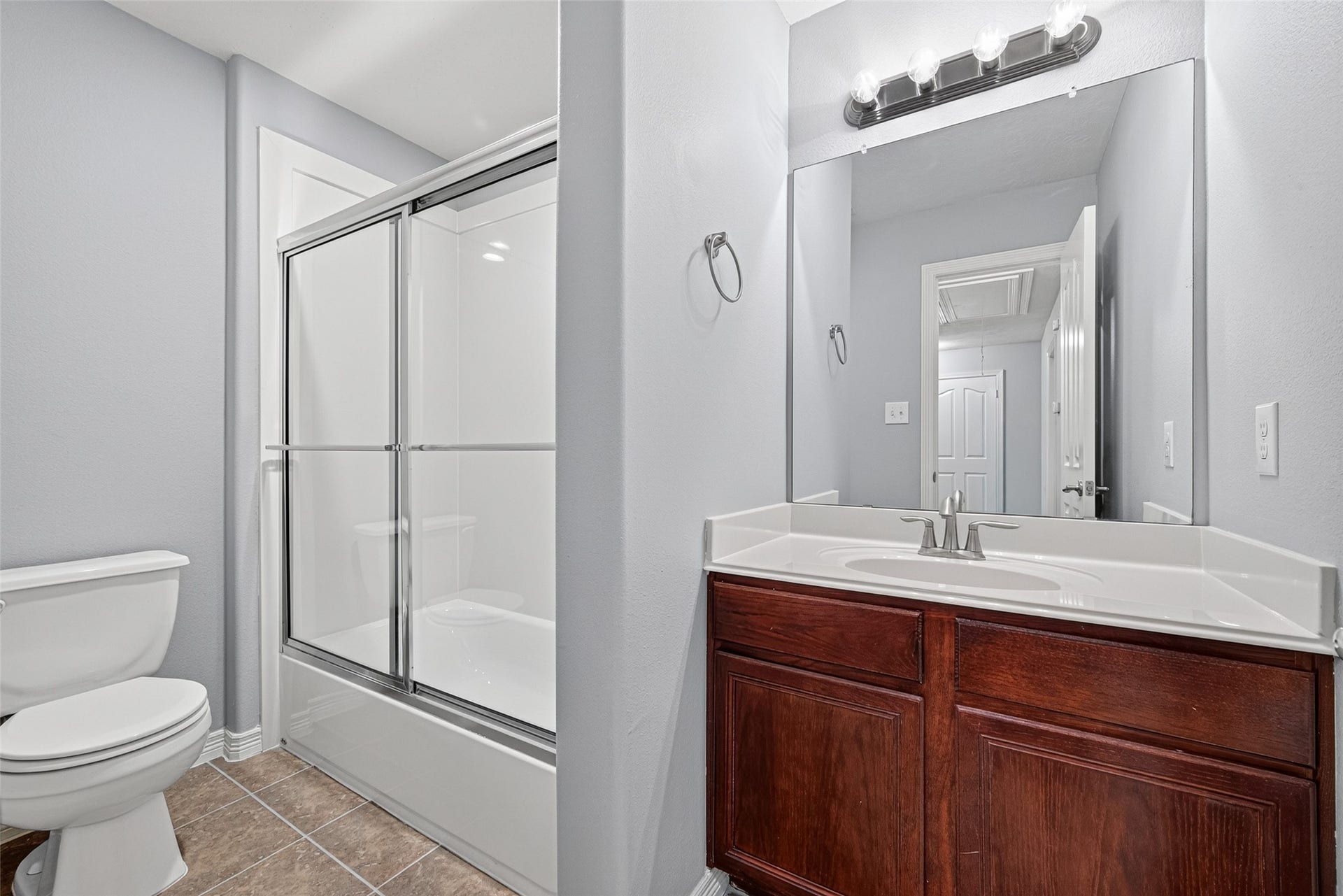8910 Minola Oaks Drive, Houston, TX 77064 Secondary bath upstairs.