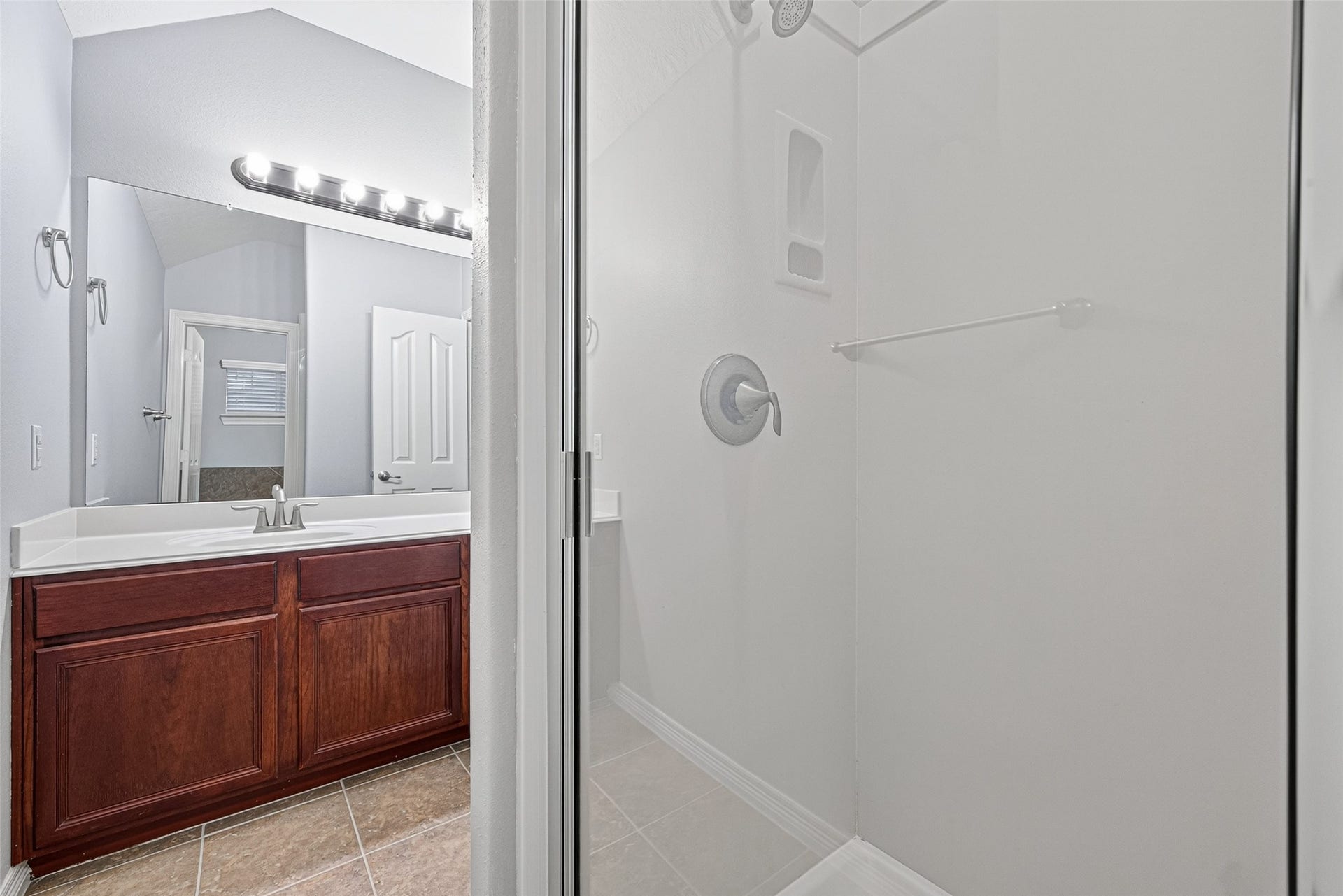 8910 Minola Oaks Drive, Houston, TX 77064 Primary stand alone shower.