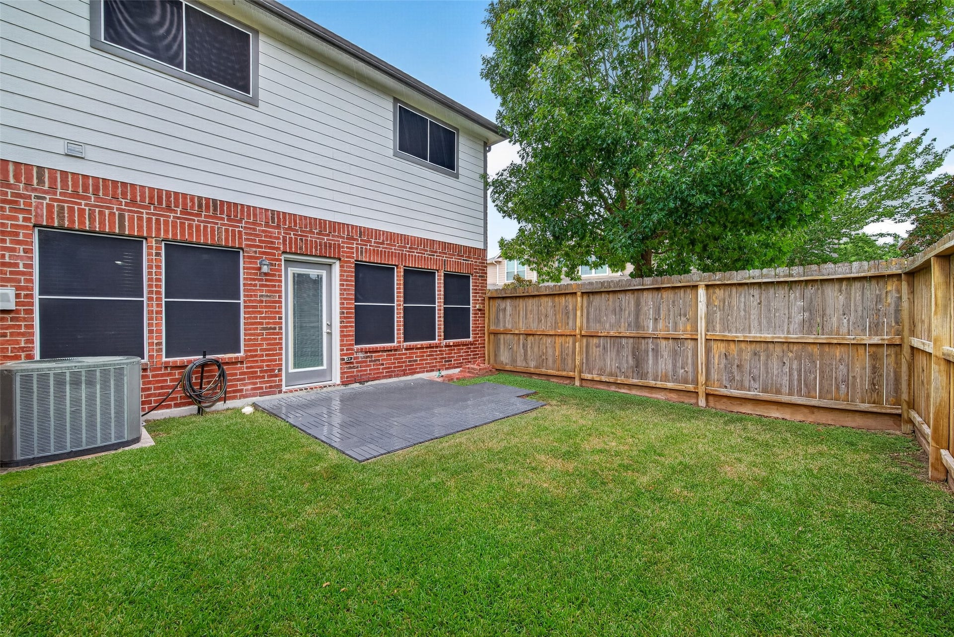 8910 Minola Oaks Drive, Houston, TX 77064 Good size little yard. Plenty big for having space to relax. Landlord takes care of mowing the back yard.