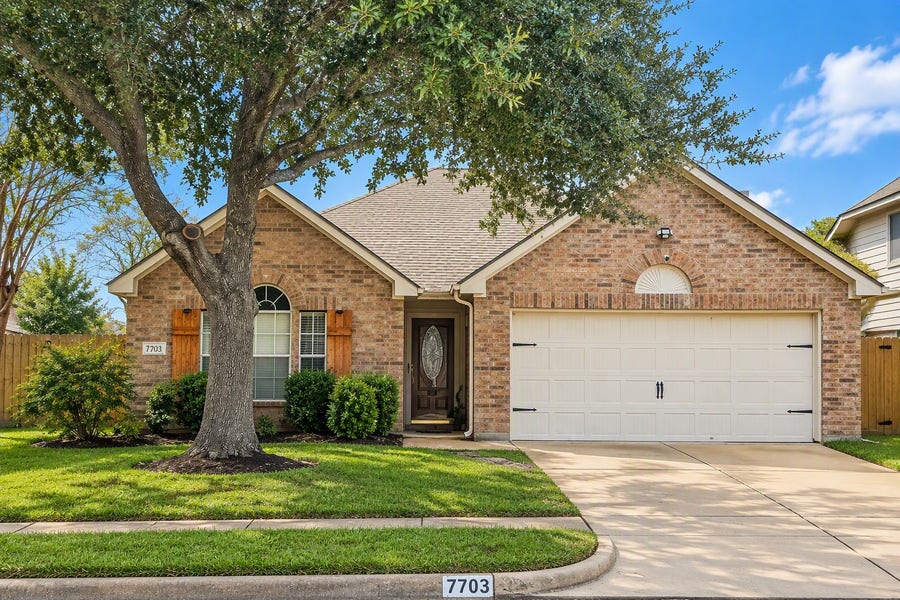 Property photo for 7703 Omaha Drive, Baytown, TX