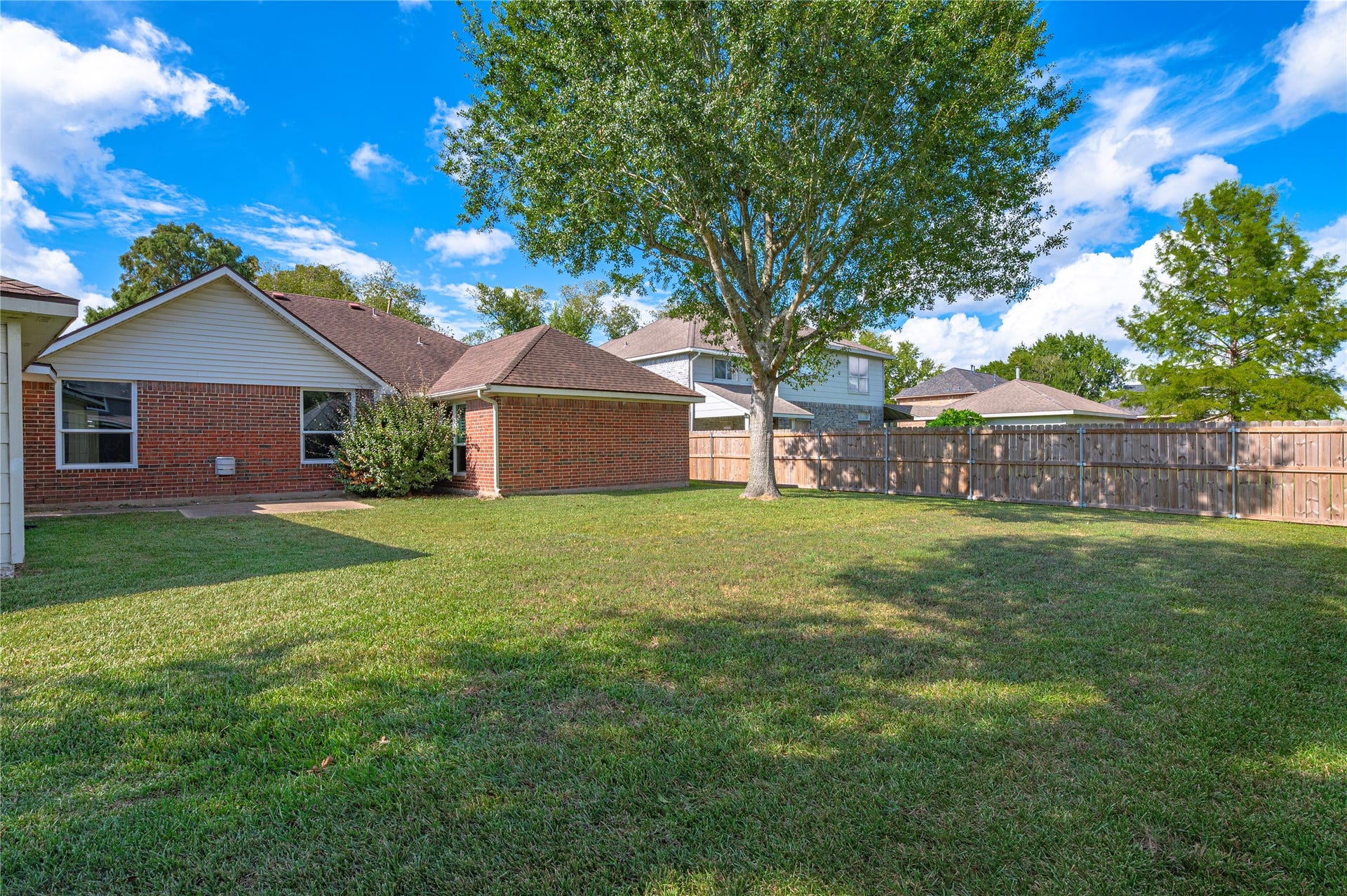 2009 Stapleton Drive, Friendswood, TX 77546 Large backyard area with tons of space for activities.