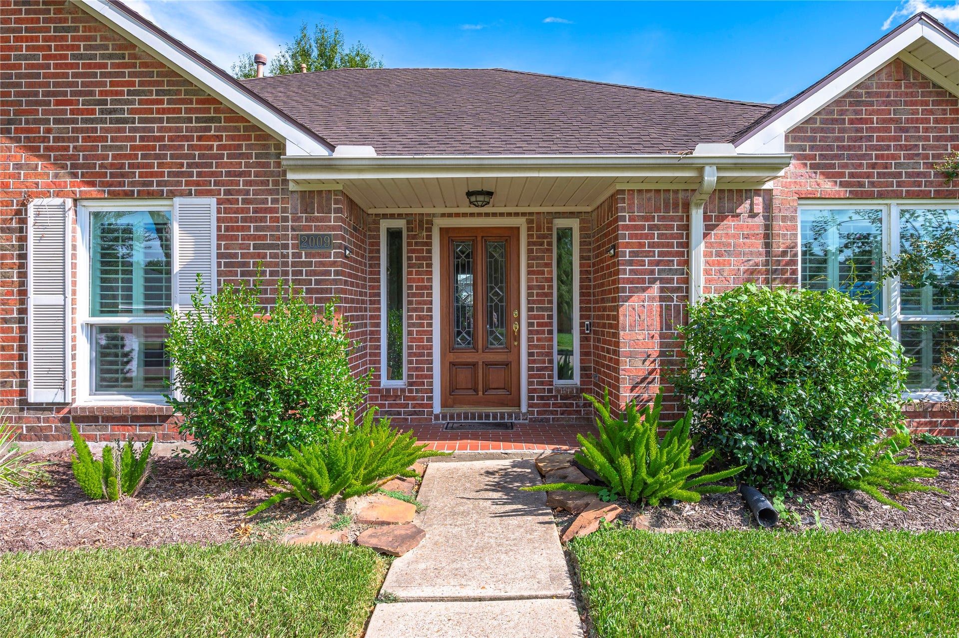 2009 Stapleton Drive, Friendswood, TX 77546 Walkway leading up to the covered front door entryway.