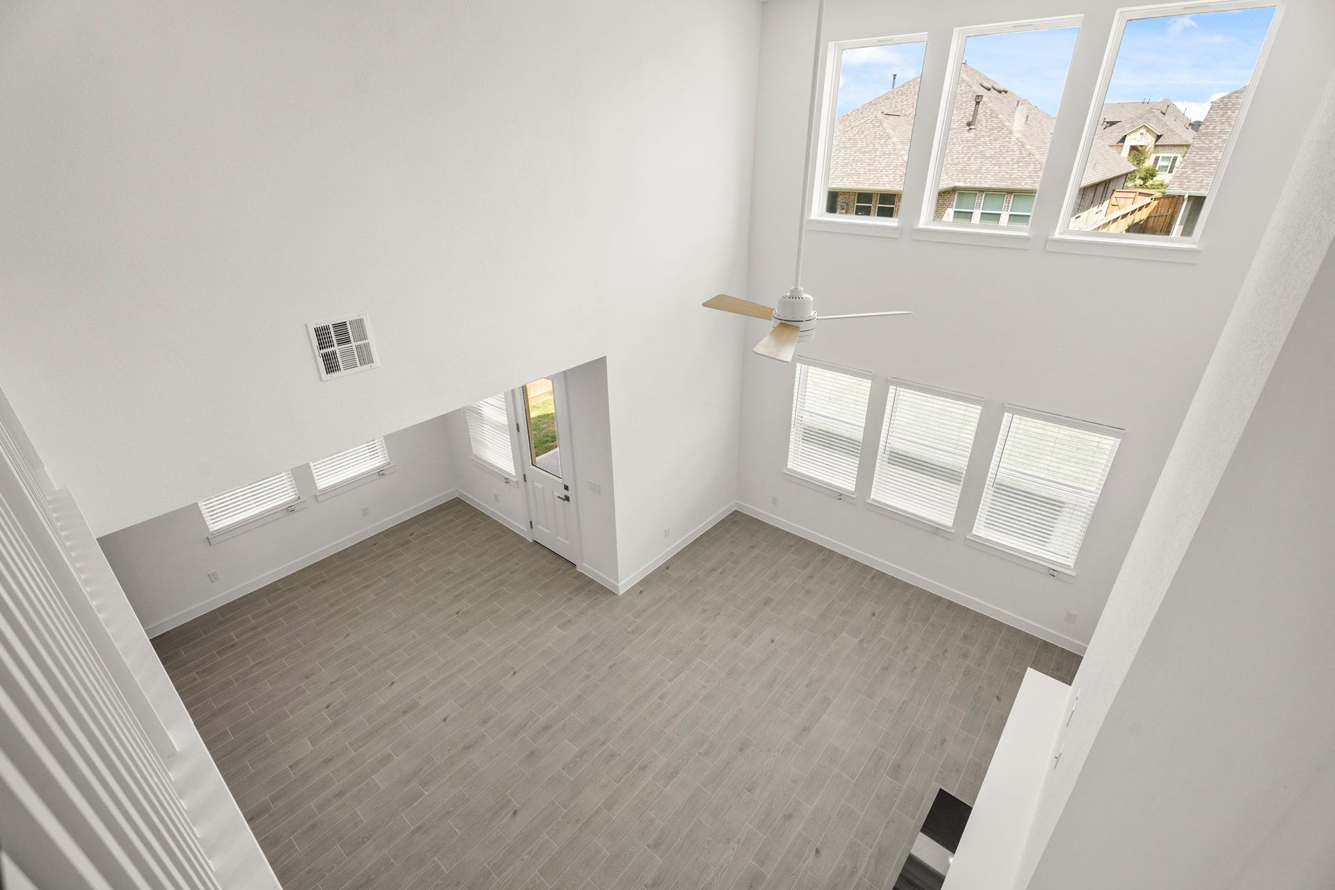 29402 Hillberry Oaks Court, Waller, TX 77484 Impressive great room (*Photo not of actual home and used for illustration purposes only.)
