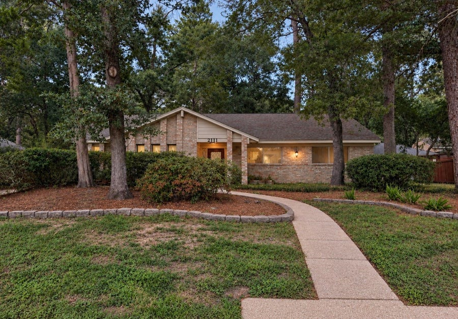 Property photo for 2111 Riverlawn Drive, Houston, TX