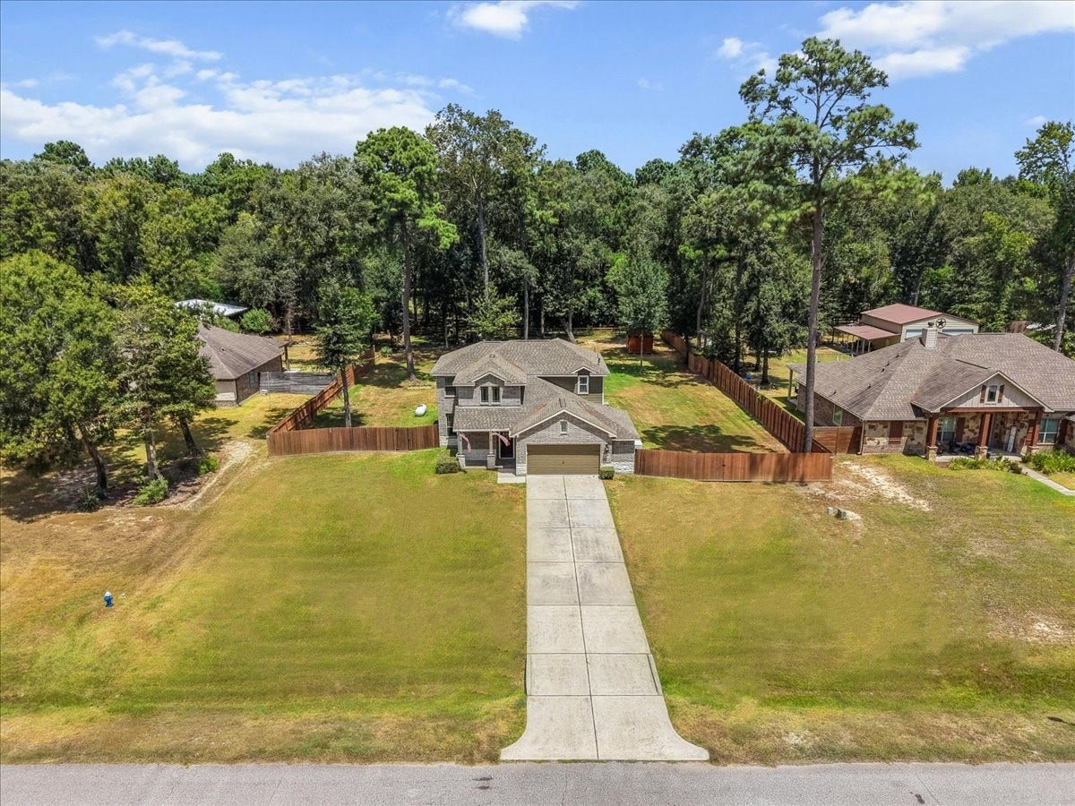 28619 Riverside Crest Lane, Huffman, TX 77336 This aerial view really shows off the impressive size and depth of the nearly .8-acre homesite.