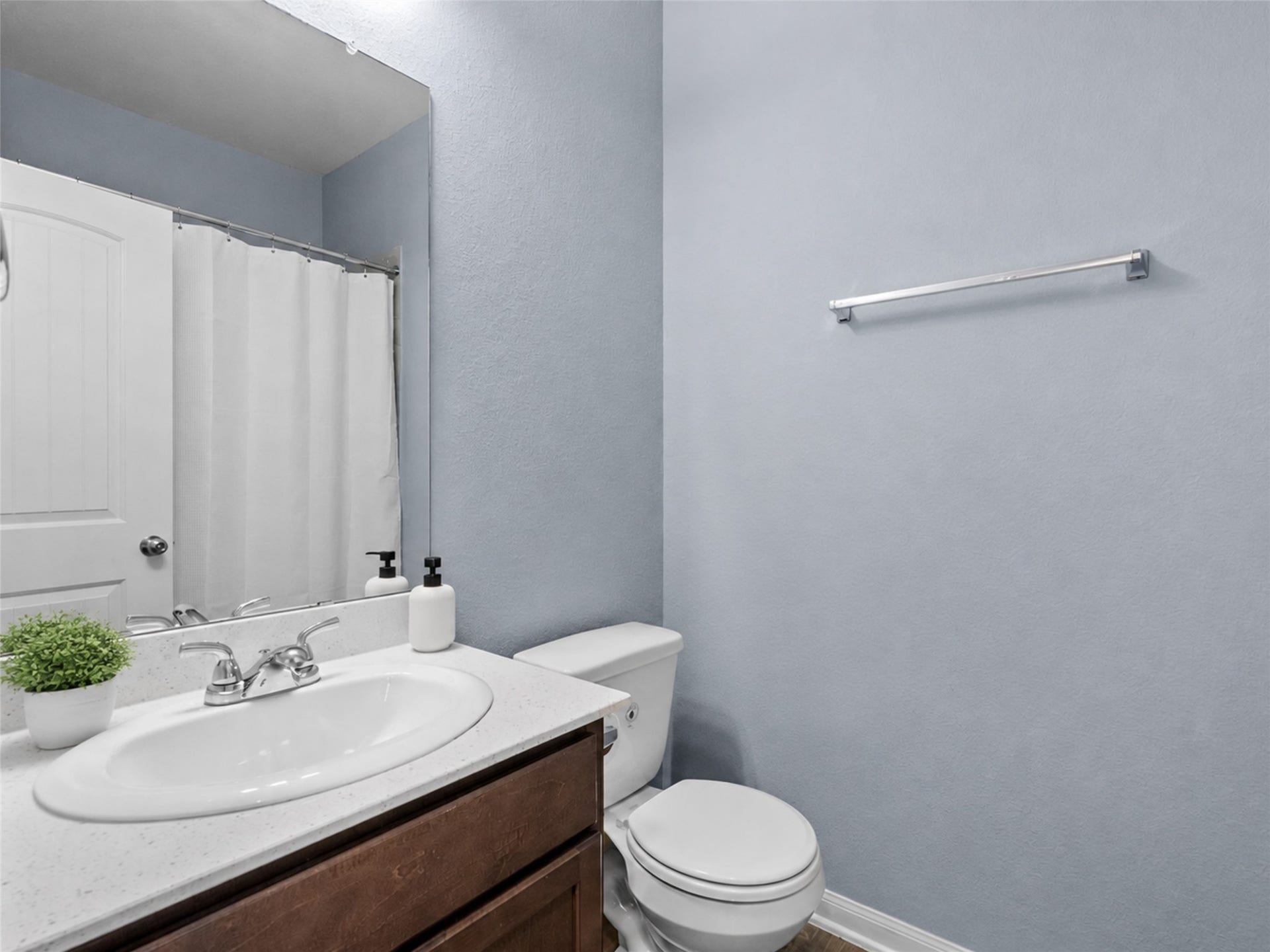 28619 Riverside Crest Lane, Huffman, TX 77336 Convenient downstairs half bath is perfectly positioned for family and guests.