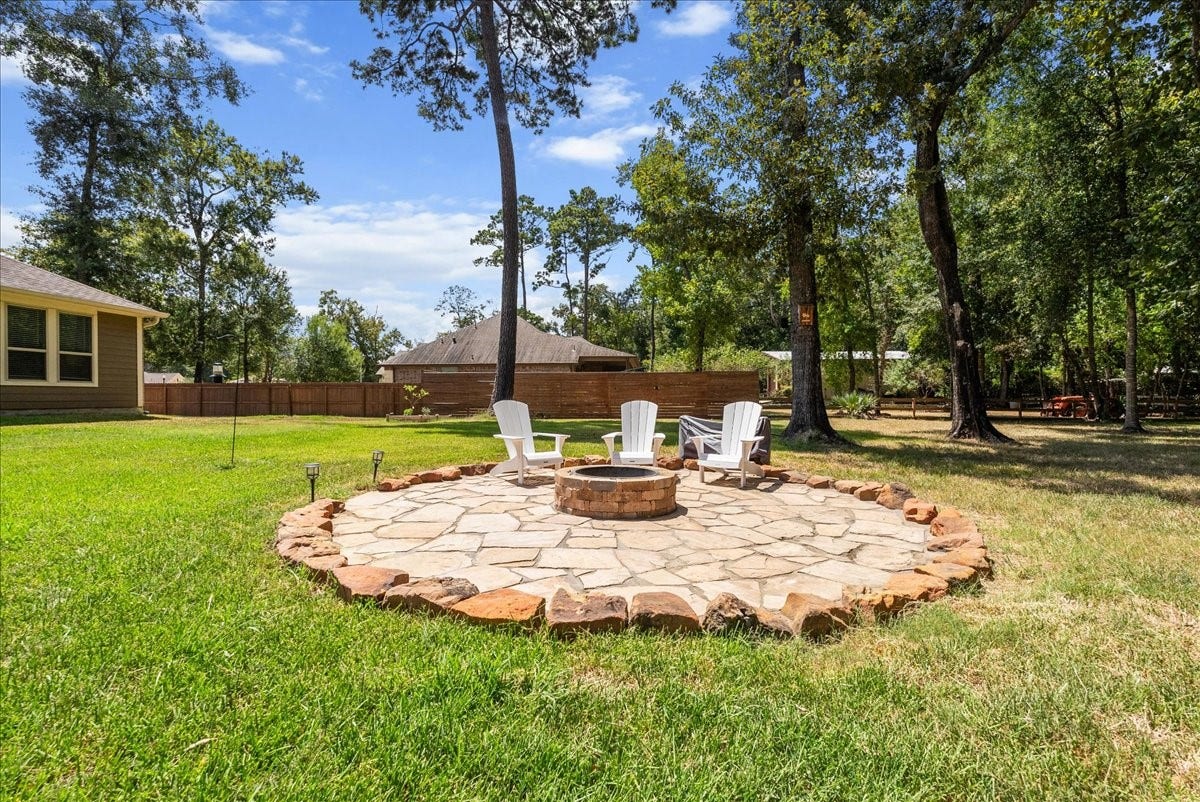 28619 Riverside Crest Lane, Huffman, TX 77336 Gather around the custom fire pit for cozy evenings, good conversation and memories under the stars.