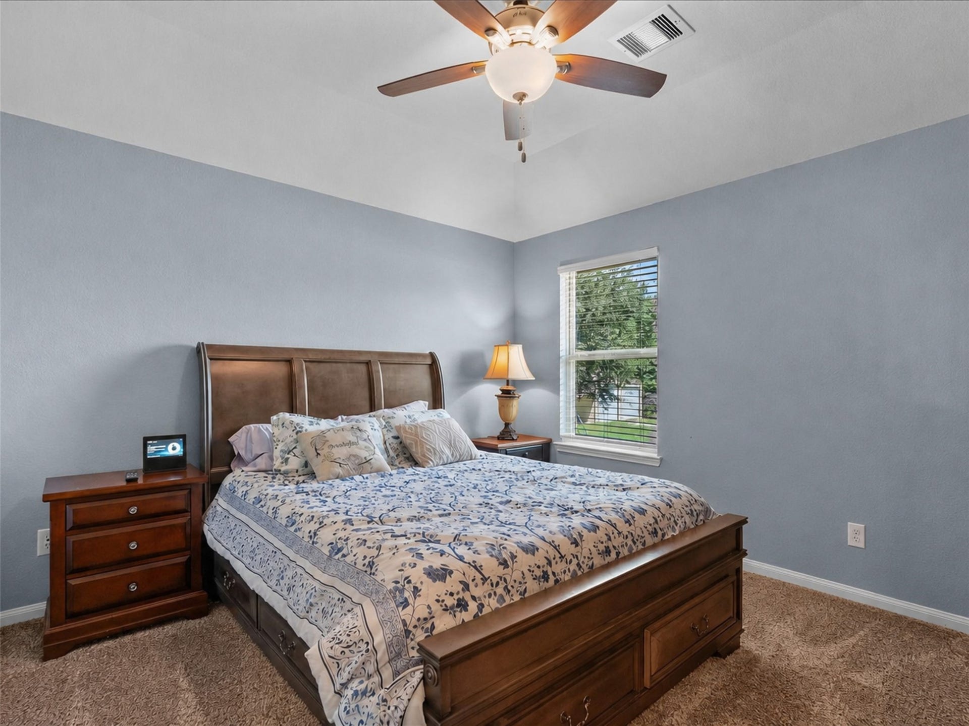 28619 Riverside Crest Lane, Huffman, TX 77336 Comfortable secondary bedroom with fresh paint, soft carpet and a ceiling fan for added comfort.