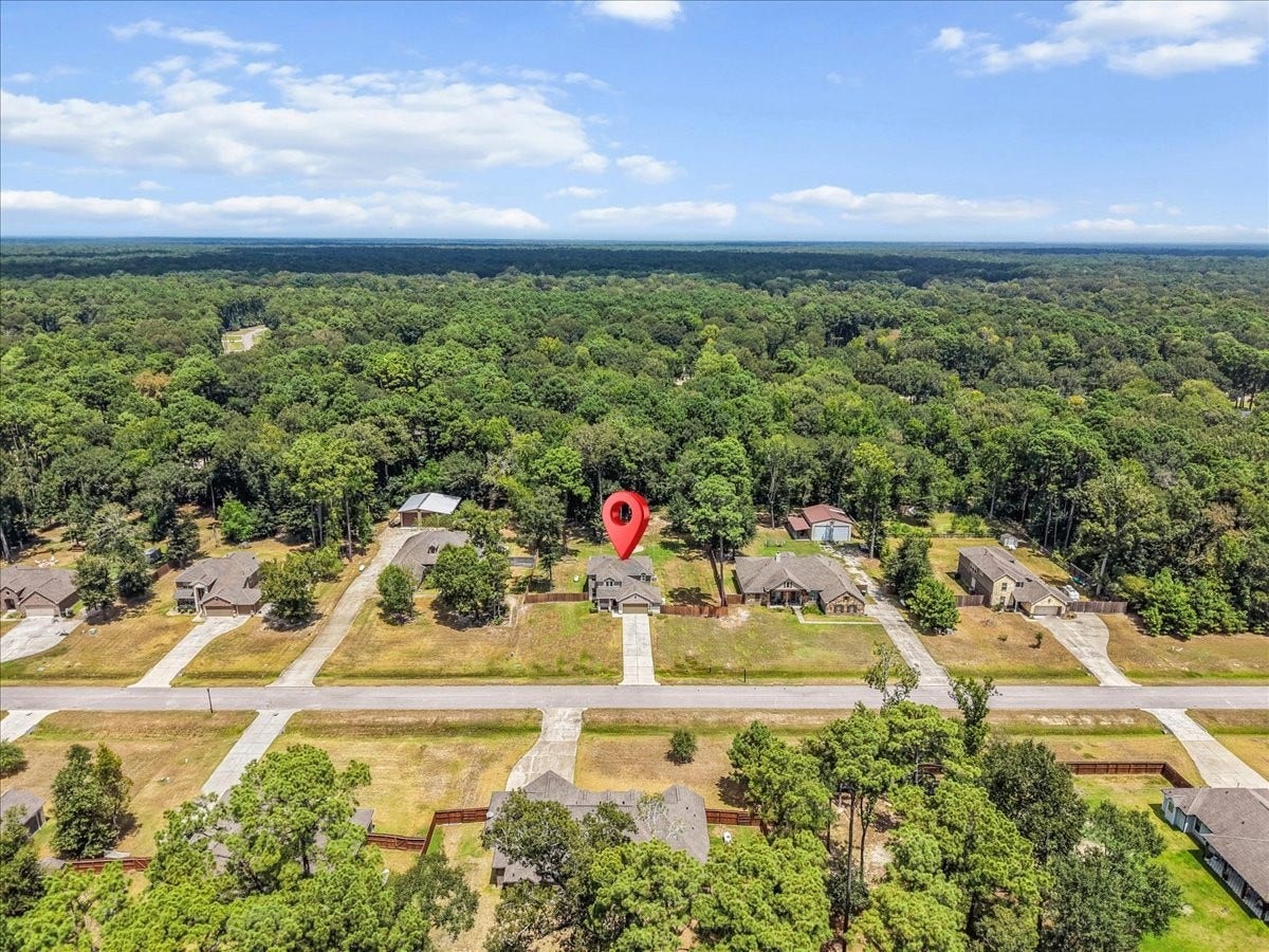 28619 Riverside Crest Lane, Huffman, TX 77336 Surrounded by mature trees and open space, this peaceful setting feels tucked away while remaining close to city conveniences.
