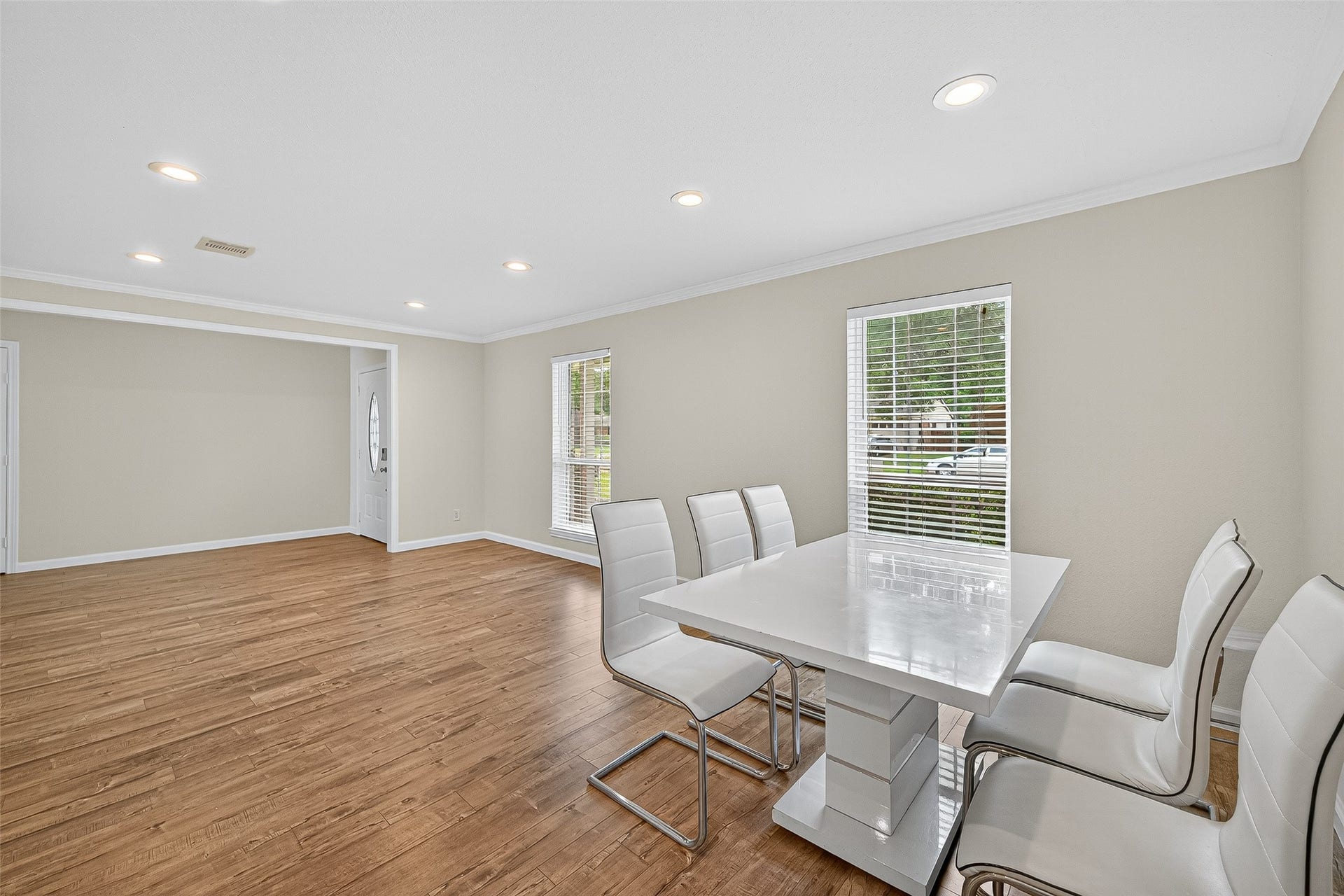 8530 Roos Road, Houston, TX 77036 8530 Roos Road, Houston, TX 77036