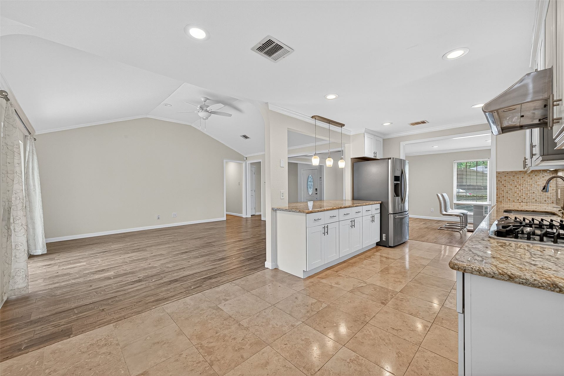 8530 Roos Road, Houston, TX 77036 8530 Roos Road, Houston, TX 77036