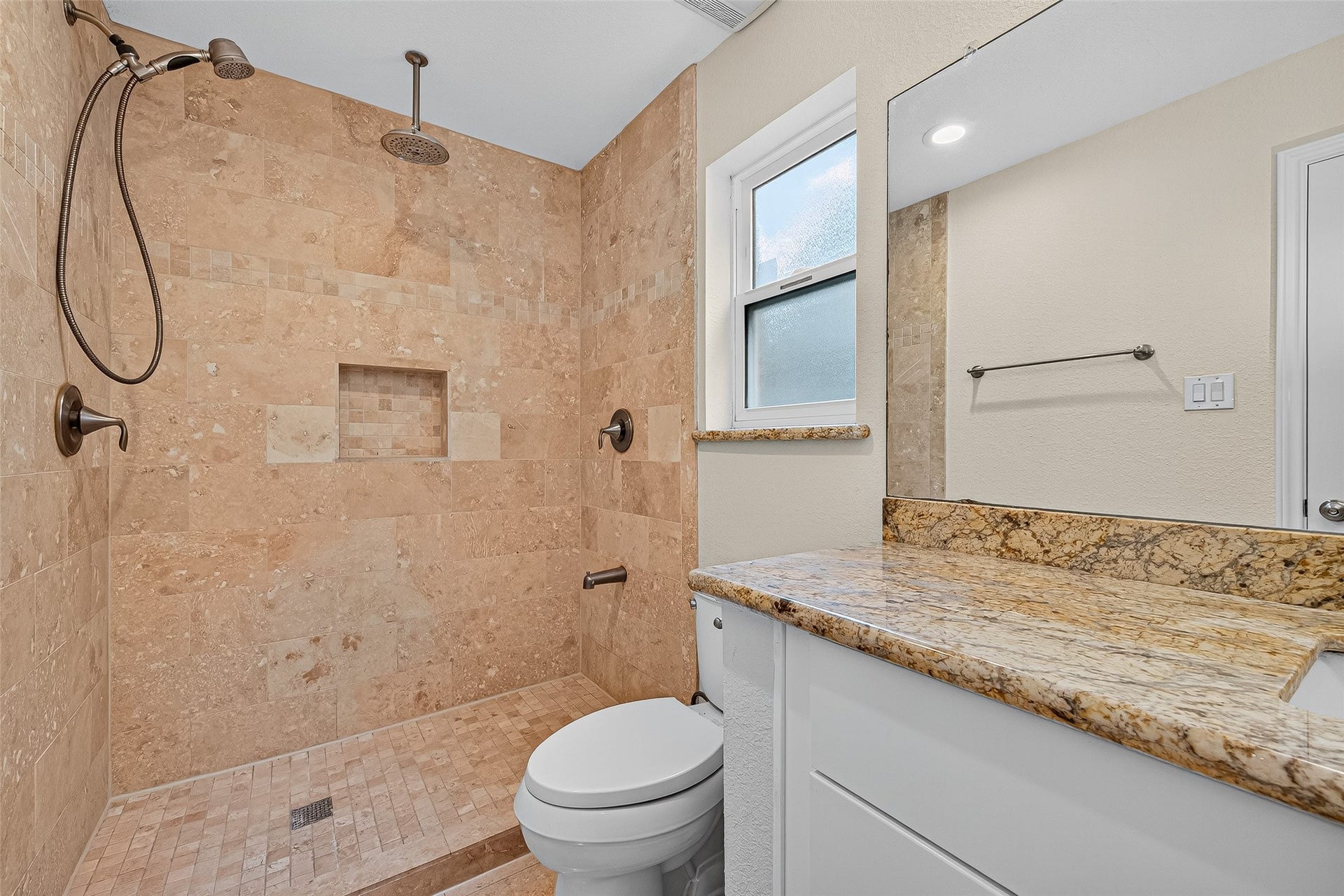 8530 Roos Road, Houston, TX 77036 8530 Roos Road, Houston, TX 77036