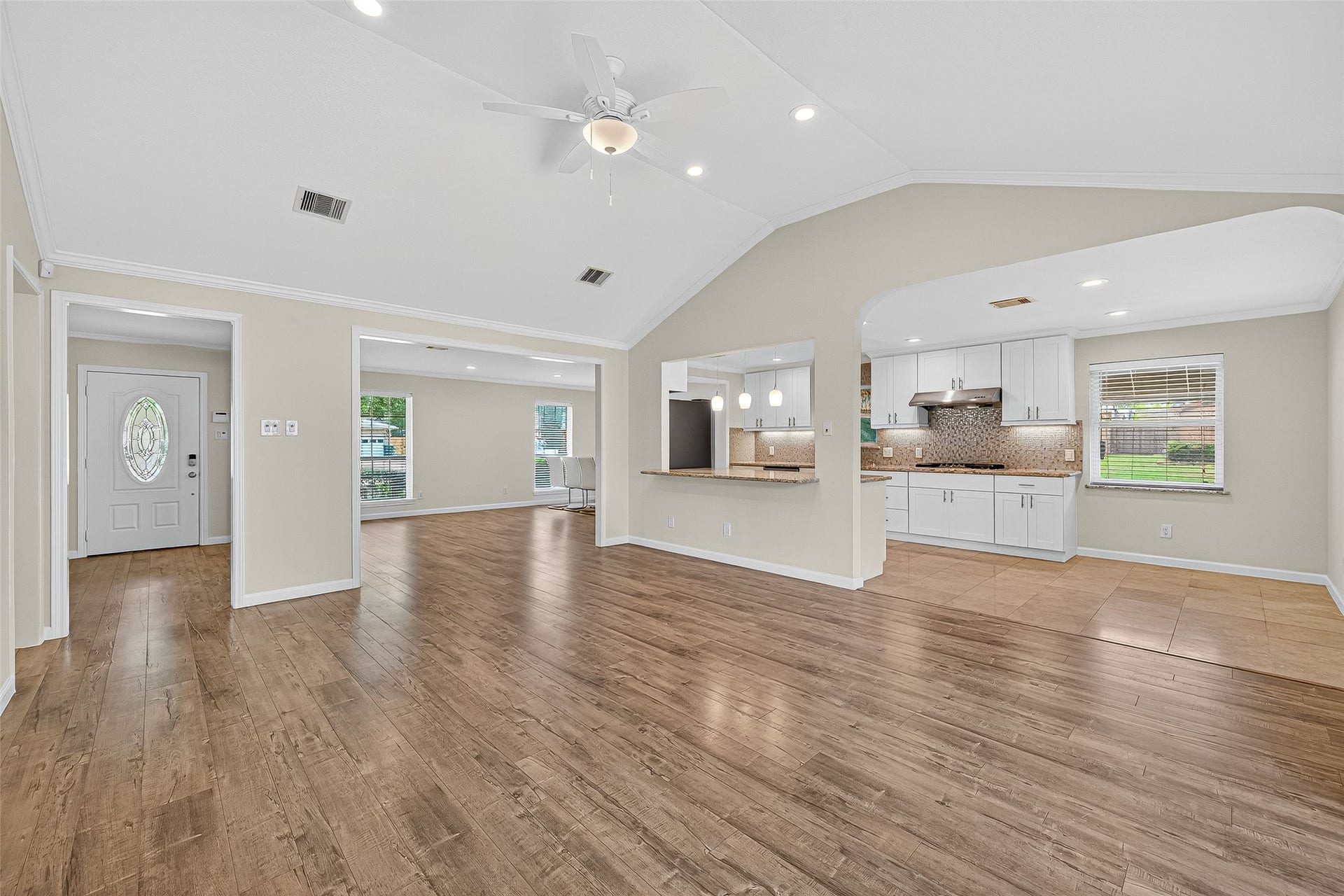 8530 Roos Road, Houston, TX 77036 8530 Roos Road, Houston, TX 77036
