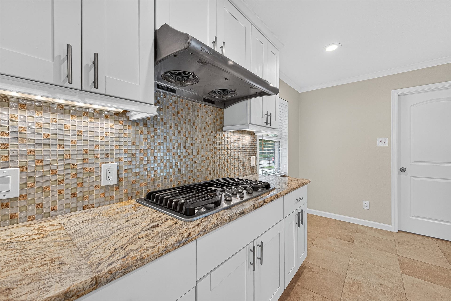 8530 Roos Road, Houston, TX 77036 8530 Roos Road, Houston, TX 77036