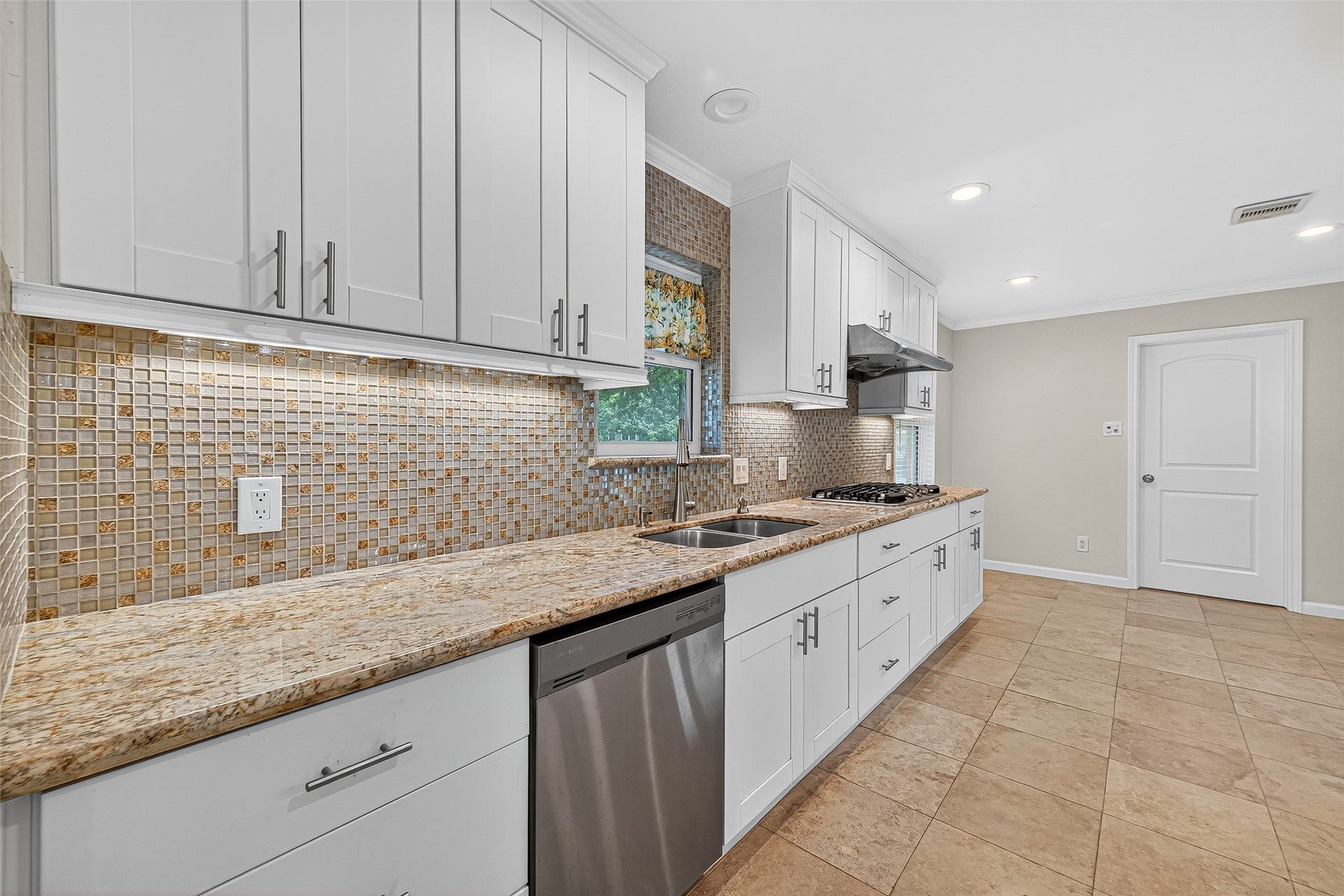 8530 Roos Road, Houston, TX 77036 8530 Roos Road, Houston, TX 77036