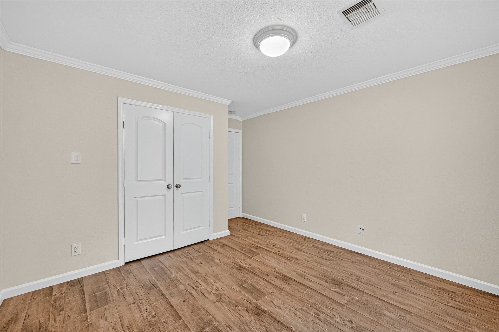 8530 Roos Road, Houston, TX 77036 8530 Roos Road, Houston, TX 77036