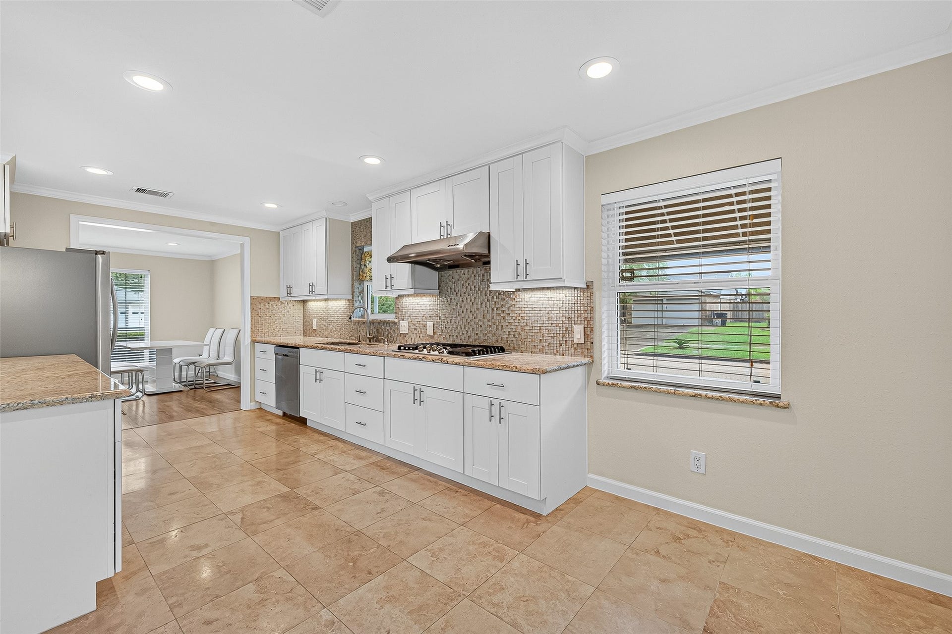 8530 Roos Road, Houston, TX 77036 8530 Roos Road, Houston, TX 77036