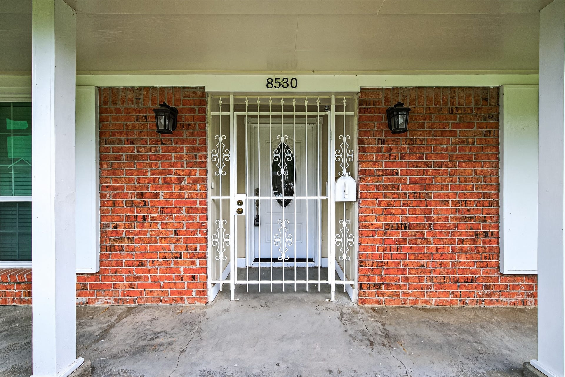 8530 Roos Road, Houston, TX 77036 8530 Roos Road, Houston, TX 77036