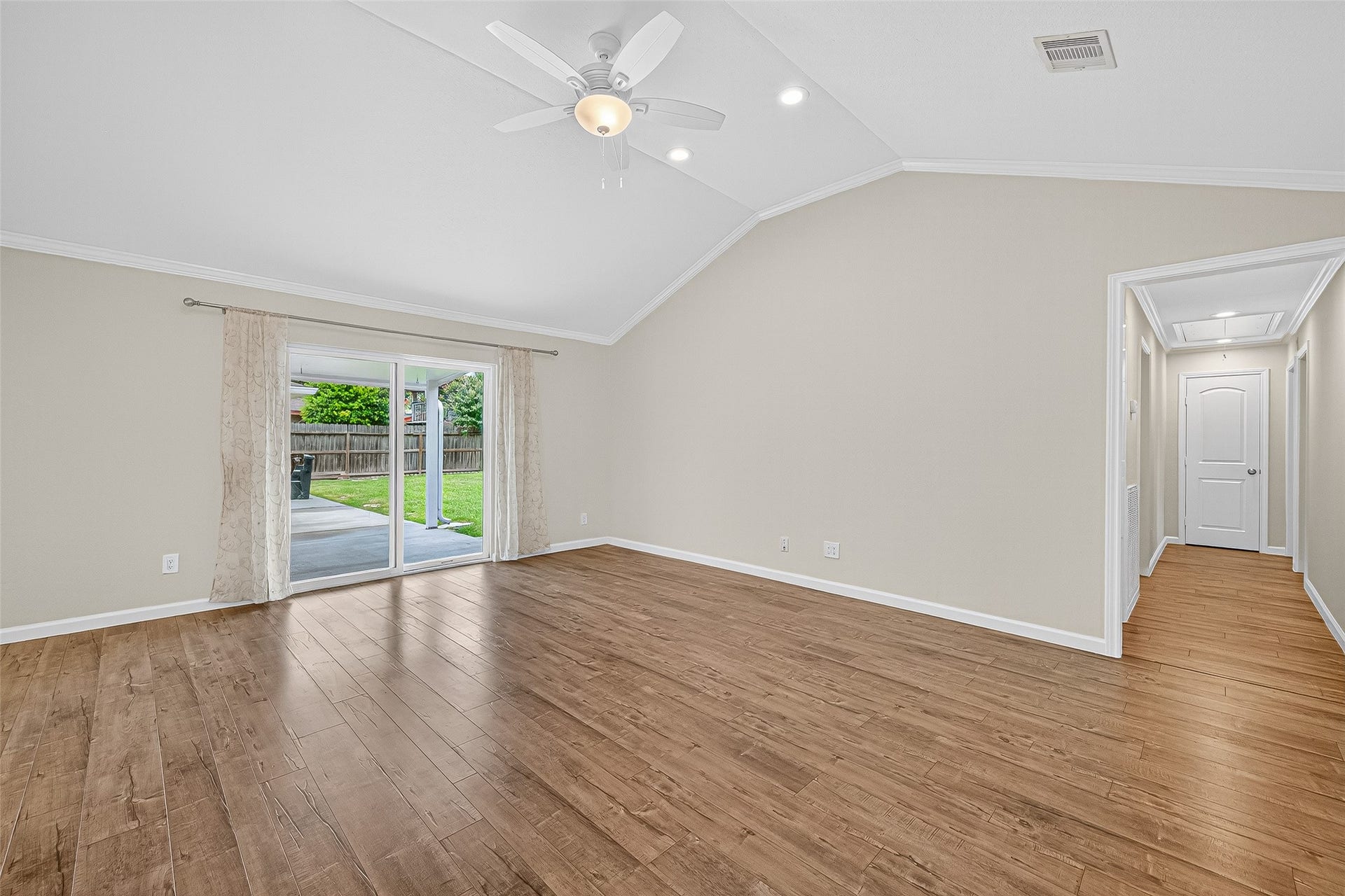 8530 Roos Road, Houston, TX 77036 8530 Roos Road, Houston, TX 77036