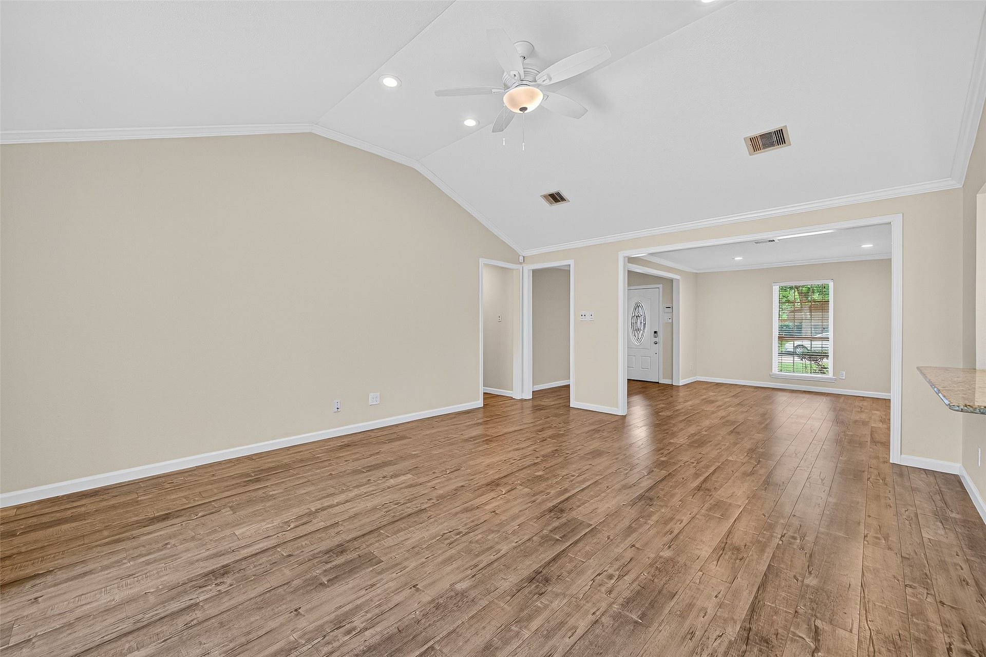 8530 Roos Road, Houston, TX 77036 8530 Roos Road, Houston, TX 77036