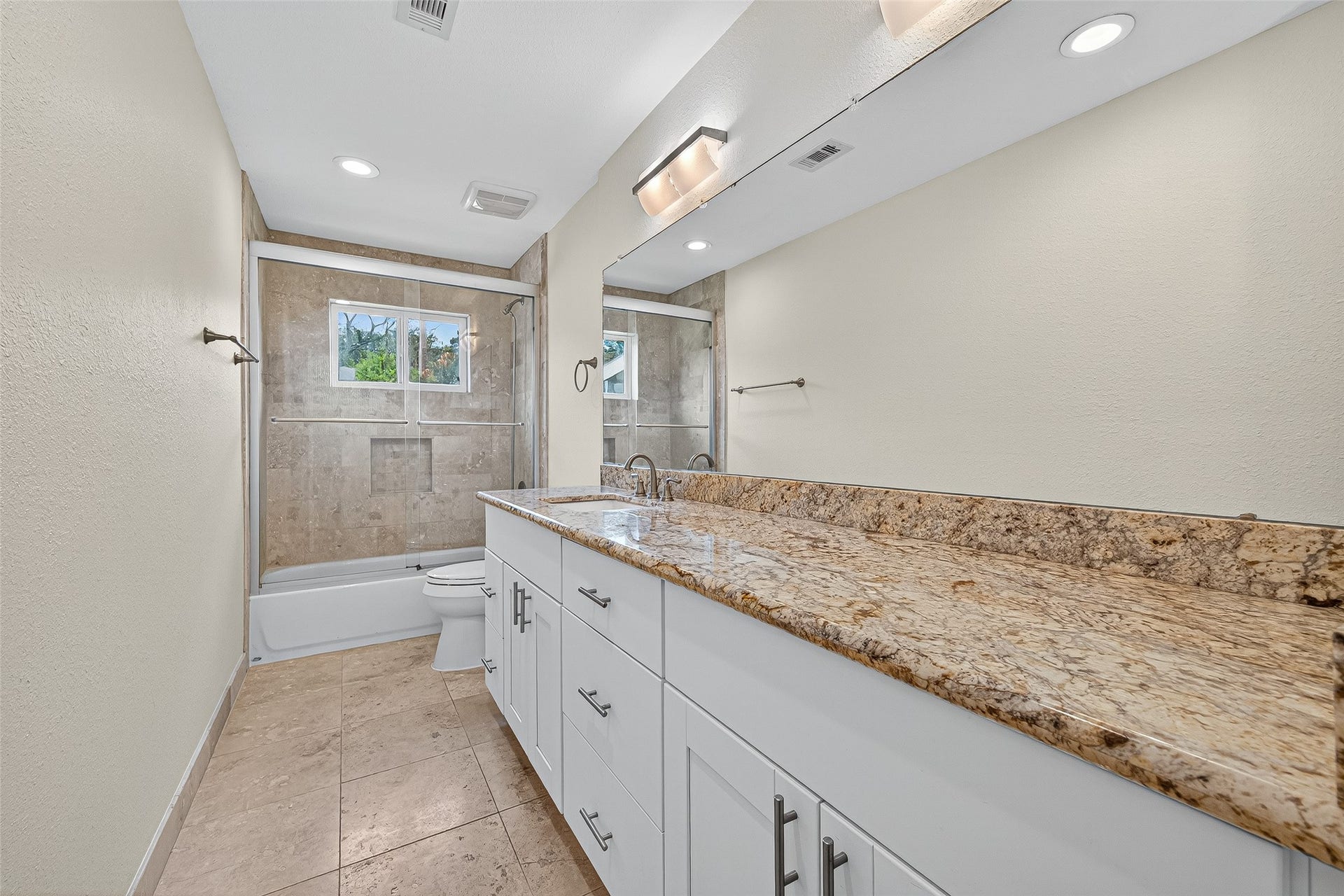 8530 Roos Road, Houston, TX 77036 8530 Roos Road, Houston, TX 77036