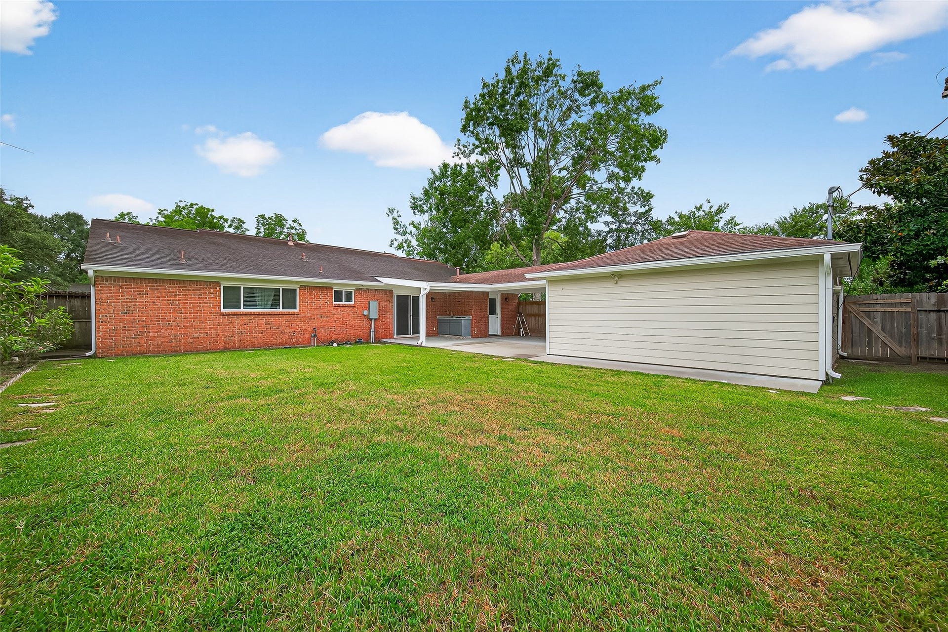 8530 Roos Road, Houston, TX 77036 8530 Roos Road, Houston, TX 77036
