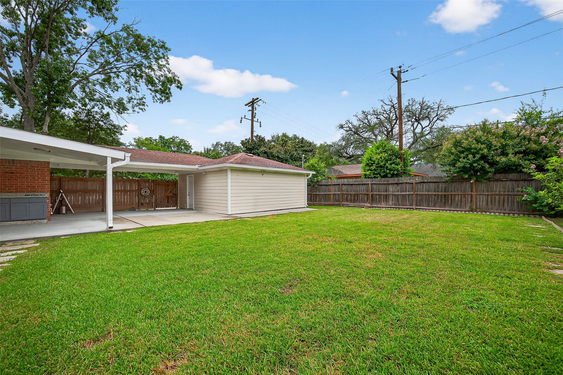 8530 Roos Road, Houston, TX 77036 8530 Roos Road, Houston, TX 77036