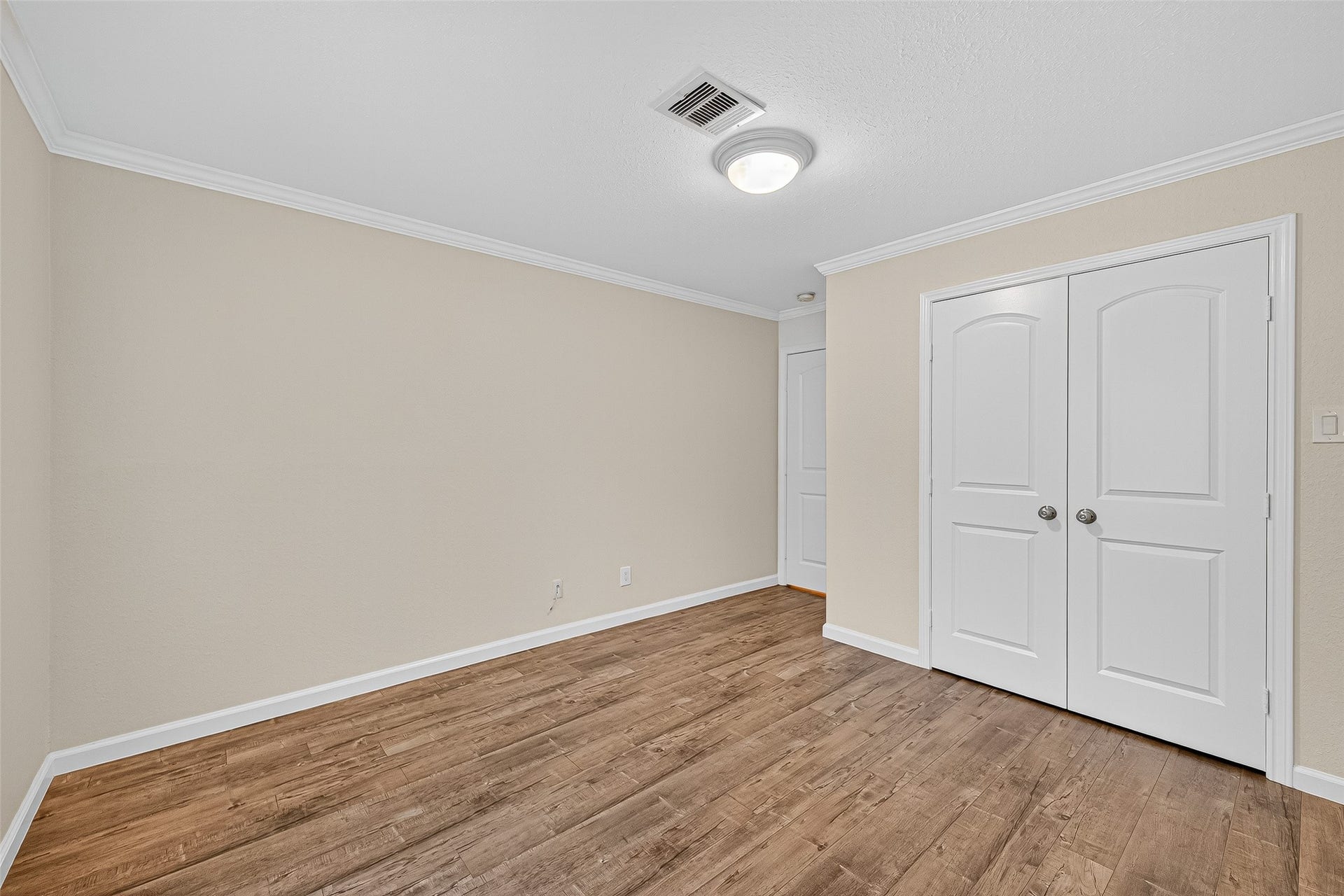 8530 Roos Road, Houston, TX 77036 8530 Roos Road, Houston, TX 77036