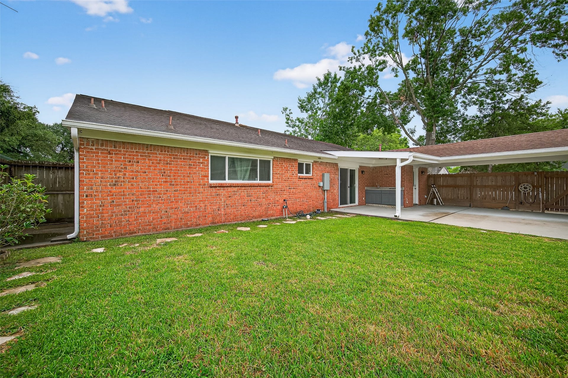 8530 Roos Road, Houston, TX 77036 8530 Roos Road, Houston, TX 77036