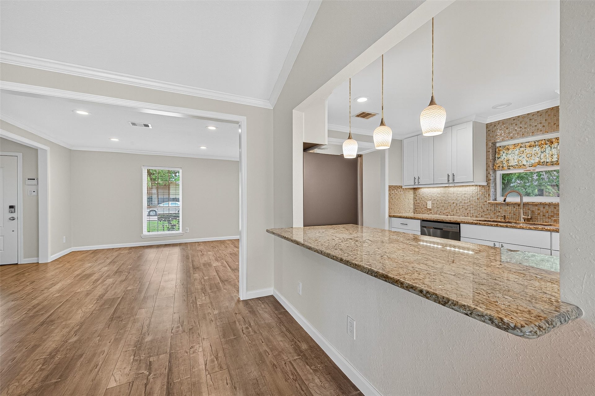 8530 Roos Road, Houston, TX 77036 8530 Roos Road, Houston, TX 77036