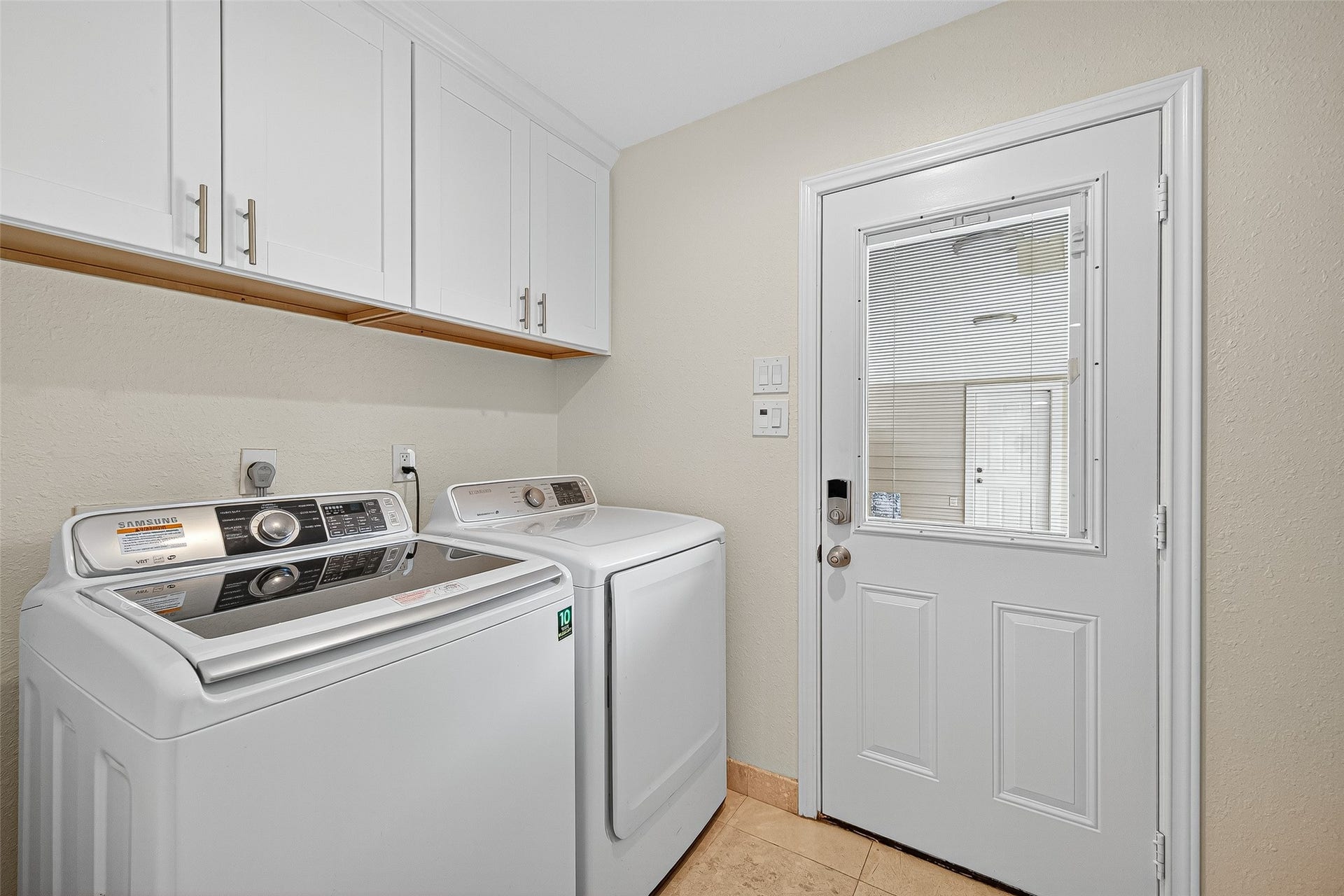 8530 Roos Road, Houston, TX 77036 8530 Roos Road, Houston, TX 77036