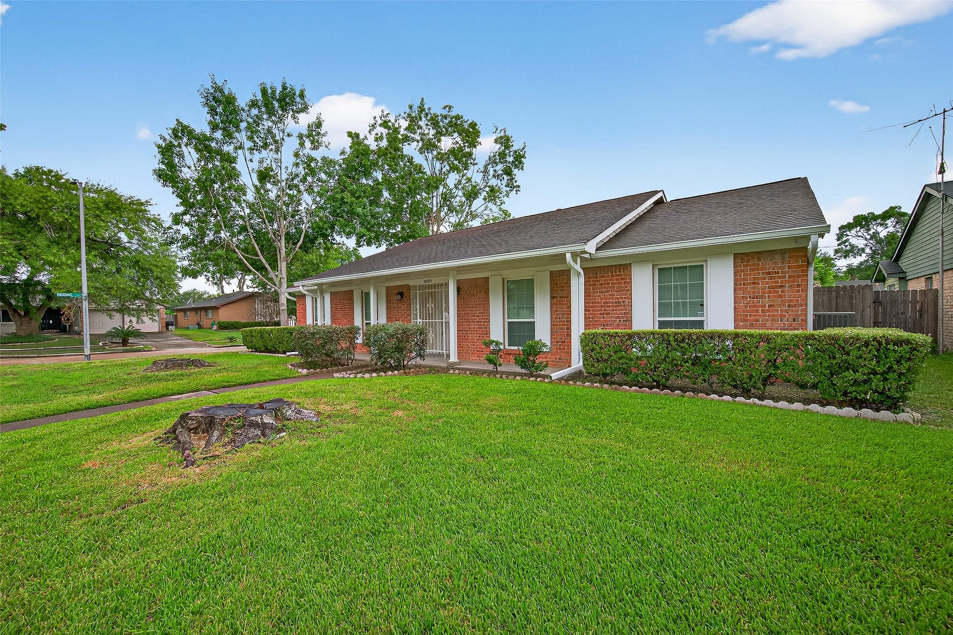 8530 Roos Road, Houston, TX 77036 8530 Roos Road, Houston, TX 77036