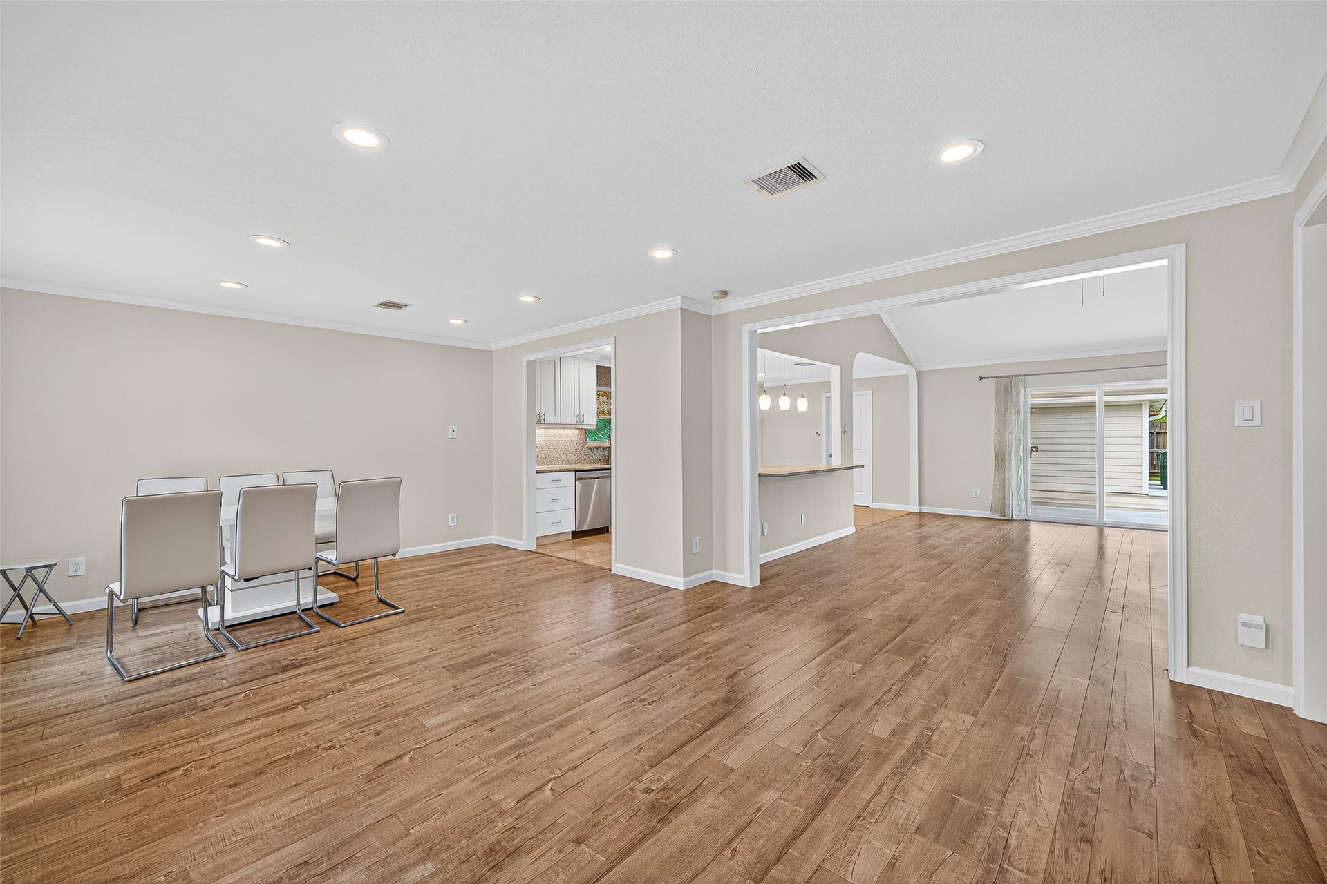8530 Roos Road, Houston, TX 77036 8530 Roos Road, Houston, TX 77036